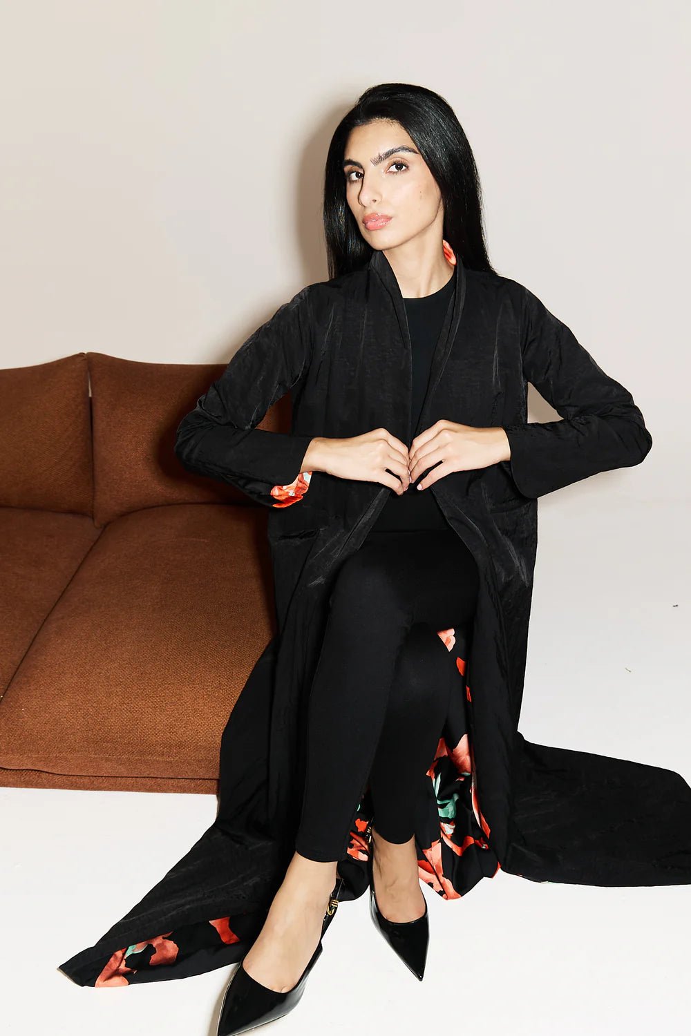 HIDDEN STRENGTH ABAYA - HAMADIS - MIRA Y MANO