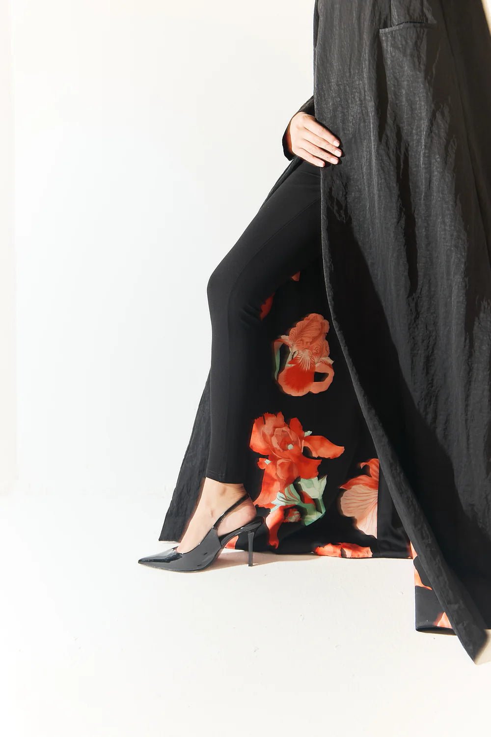 HIDDEN STRENGTH ABAYA - HAMADIS - MIRA Y MANO