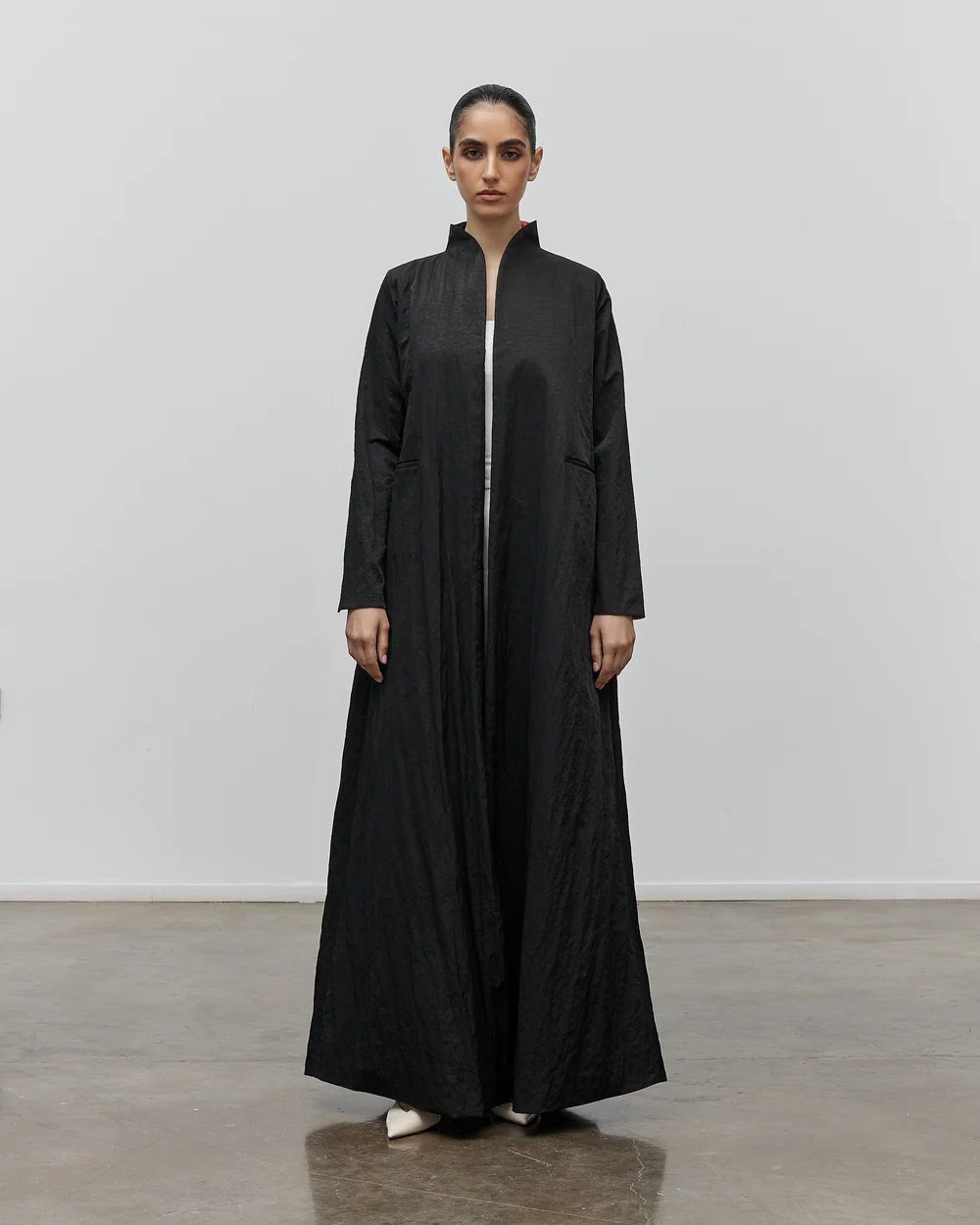 HIDDEN STRENGTH ABAYA - HAMADIS - MIRA Y MANO
