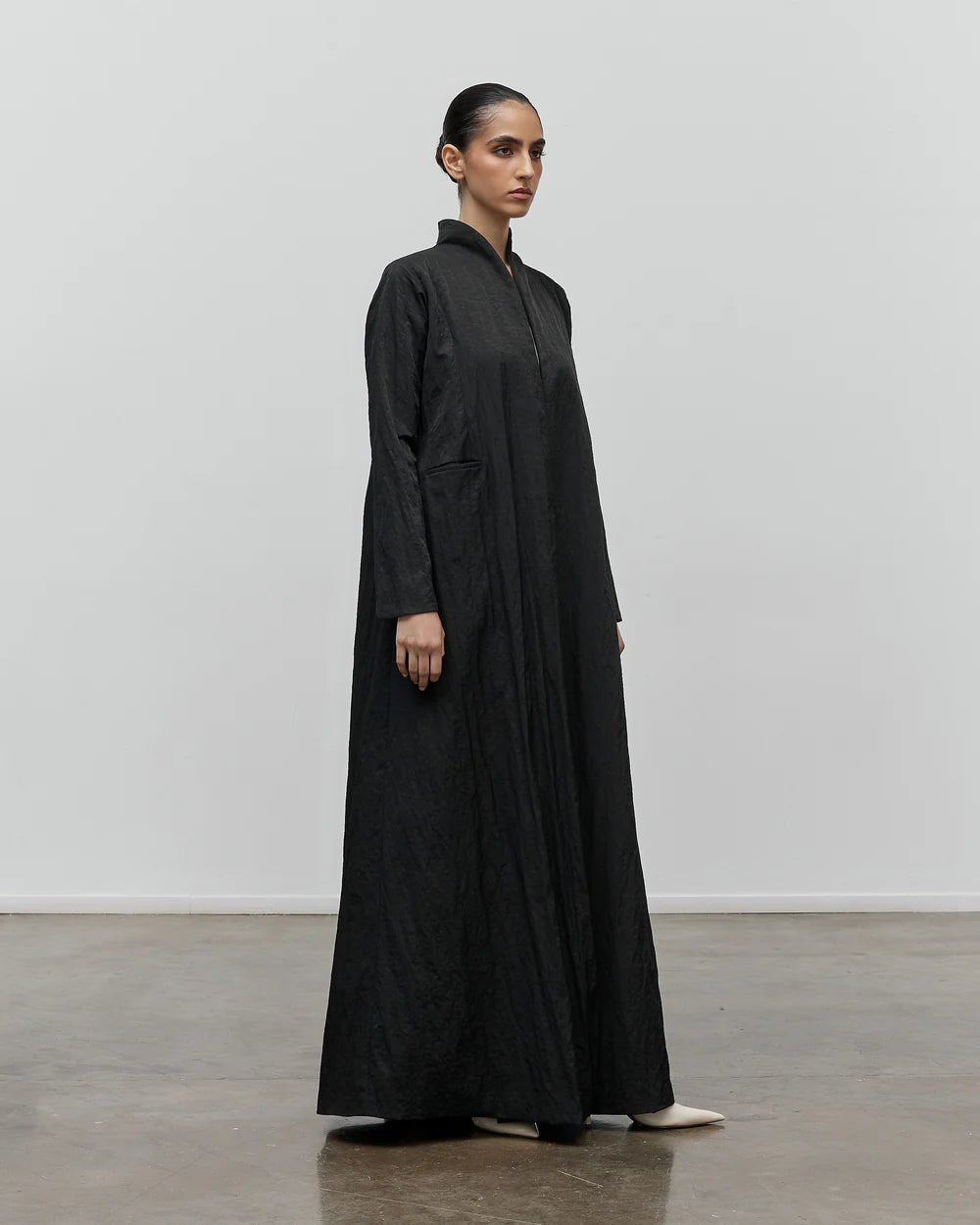 HIDDEN STRENGTH ABAYA - HAMADIS - MIRA Y MANO
