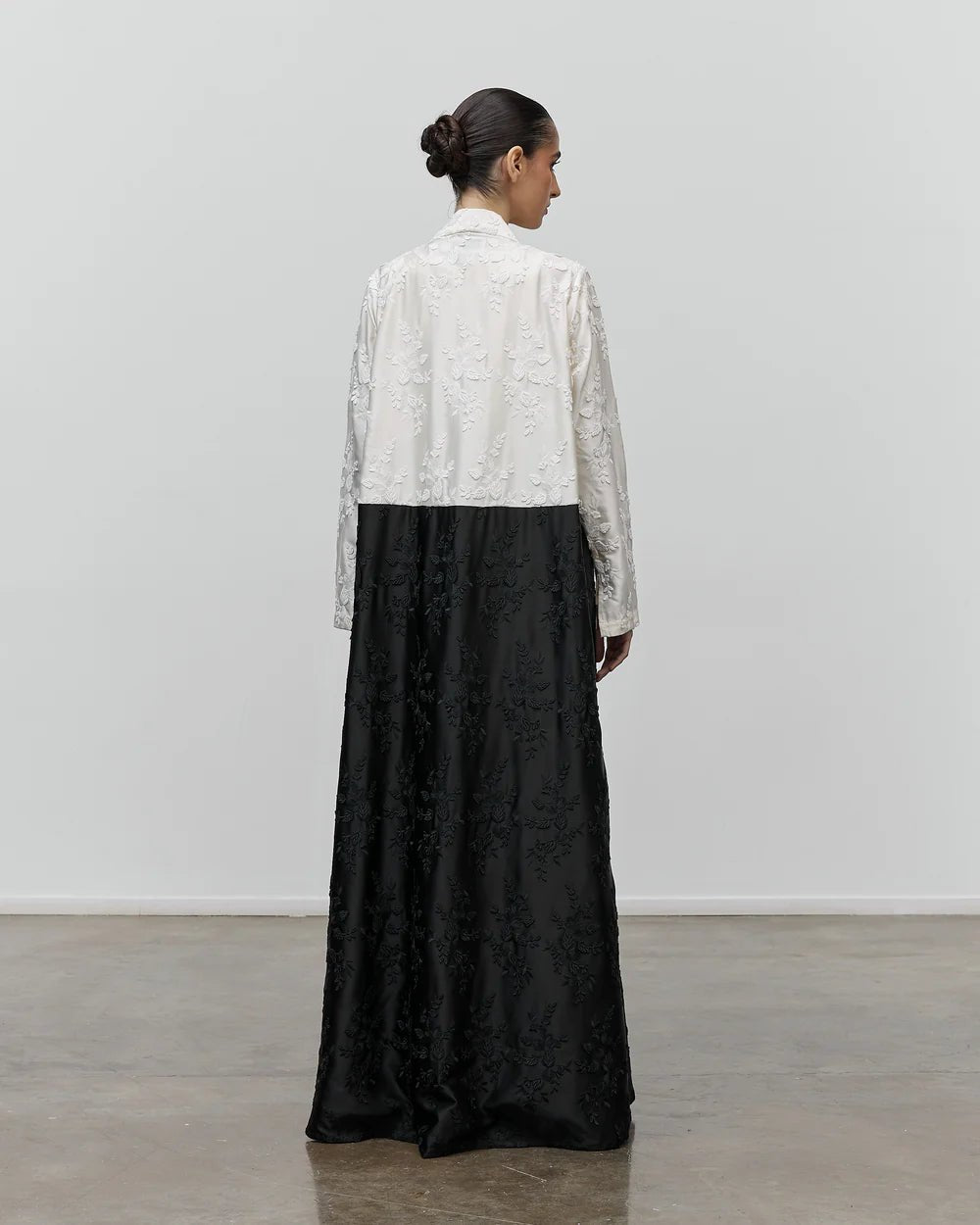 IN HER COMPANY ABAYA - HAMADIS - MIRA Y MANO