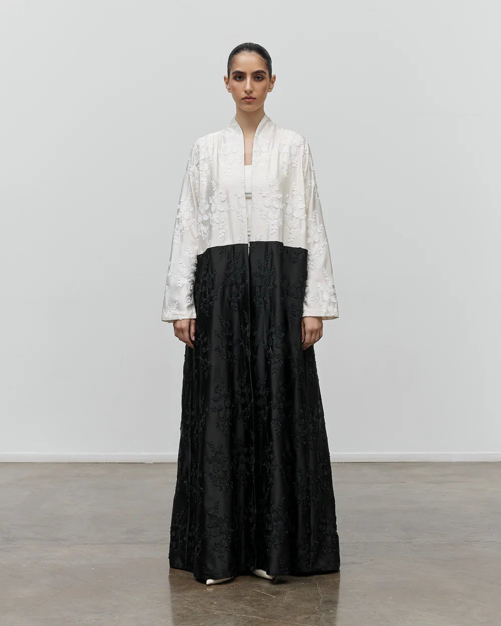 IN HER COMPANY ABAYA - HAMADIS - MIRA Y MANO