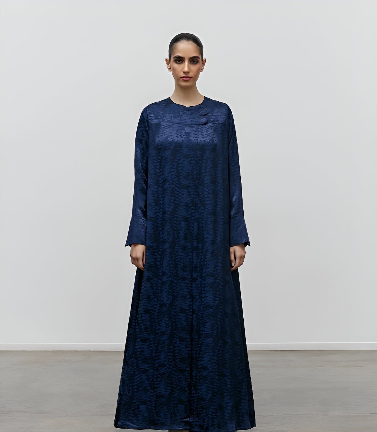 THE HOLD ABAYA - HAMADIS - MIRA Y MANO