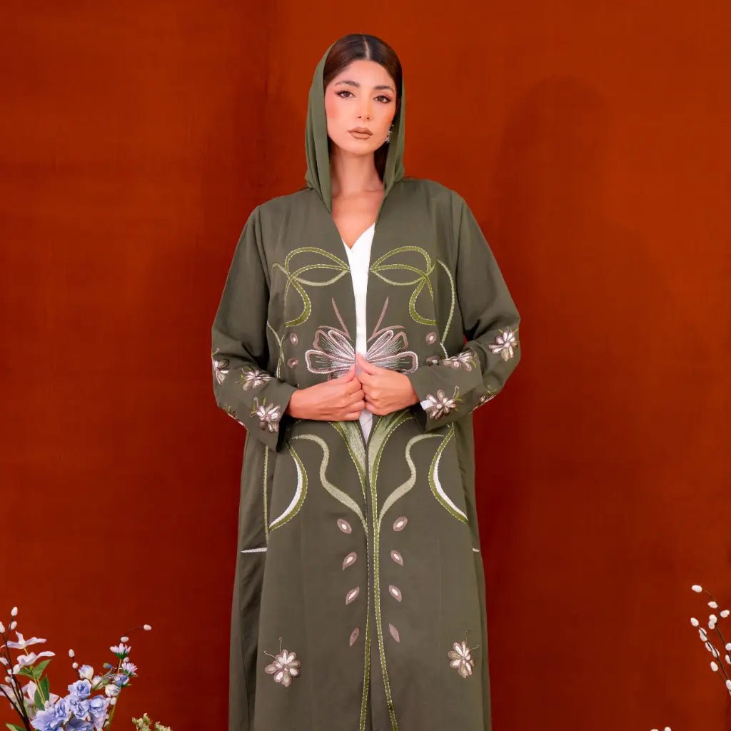 EM A244 ABAYA - IBTESAM ALANSARI - MIRA Y MANO