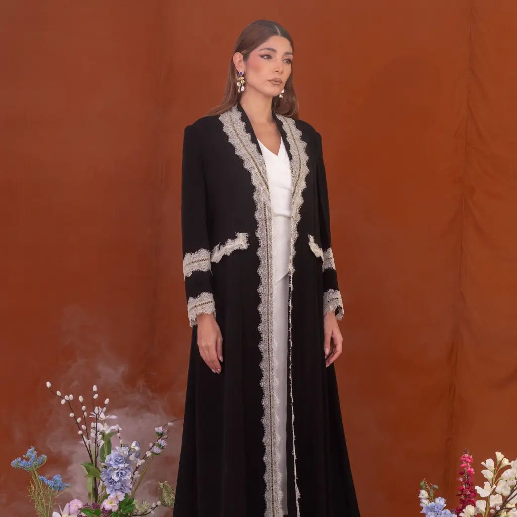 PA 261A ABAYA - IBTESAM ALANSARI - MIRA Y MANO