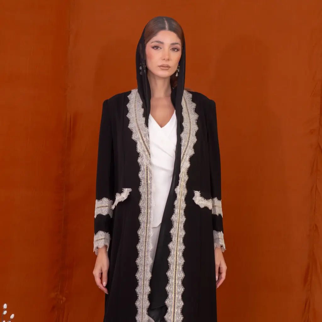 PA 261A ABAYA - IBTESAM ALANSARI - MIRA Y MANO