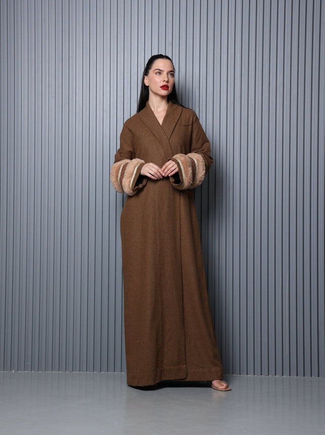 AW24 - ITQ - 132300 ABAYA - ITQANI - MIRA Y MANO