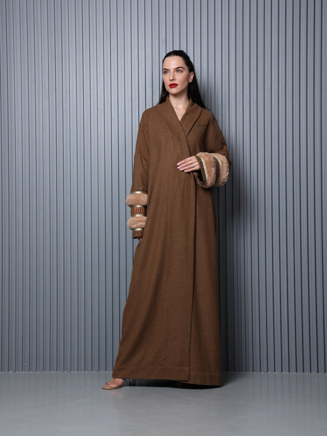 AW24 - ITQ - 132300 ABAYA - ITQANI - MIRA Y MANO