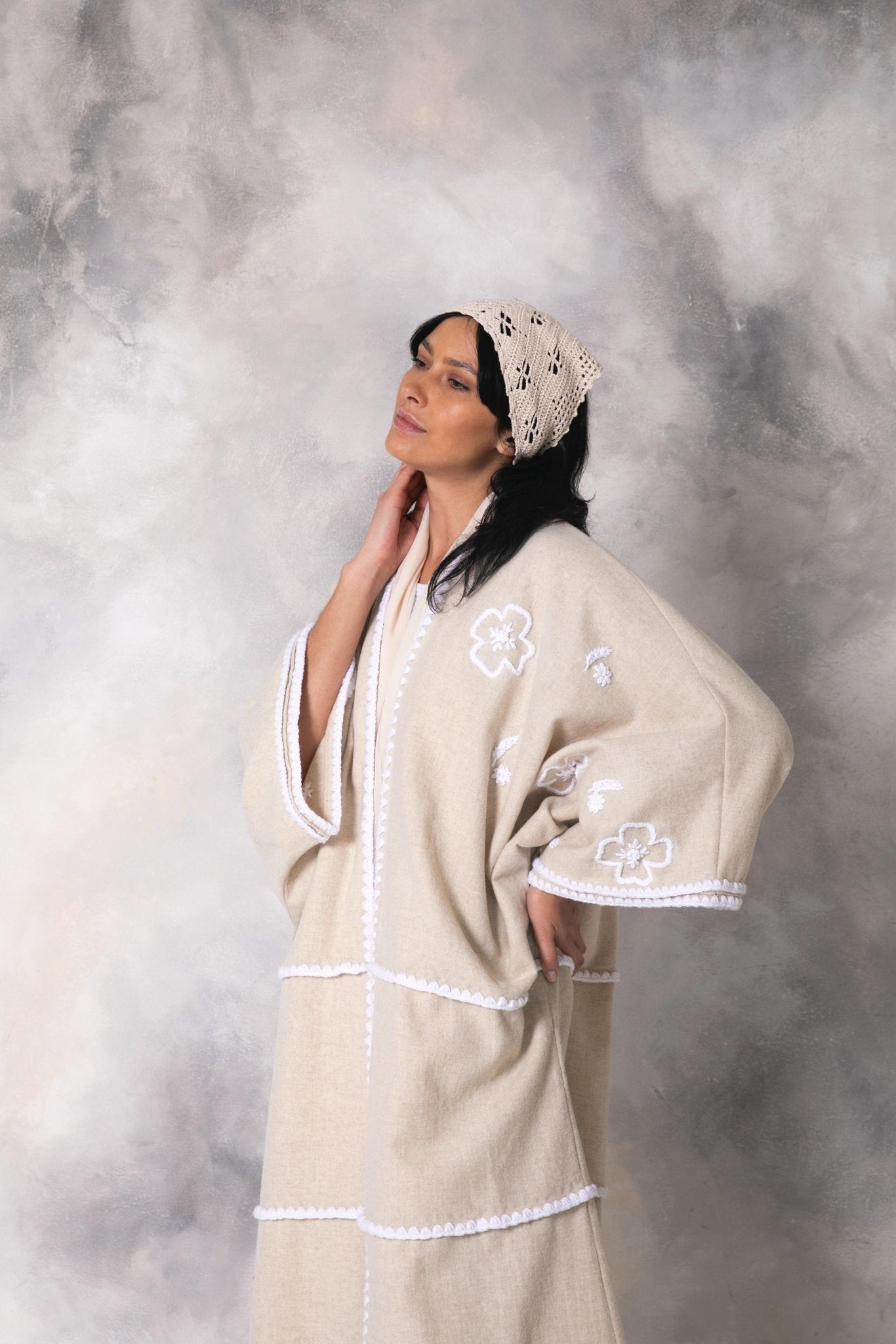 F202 ABAYA - JAMELOO - MIRA Y MANO