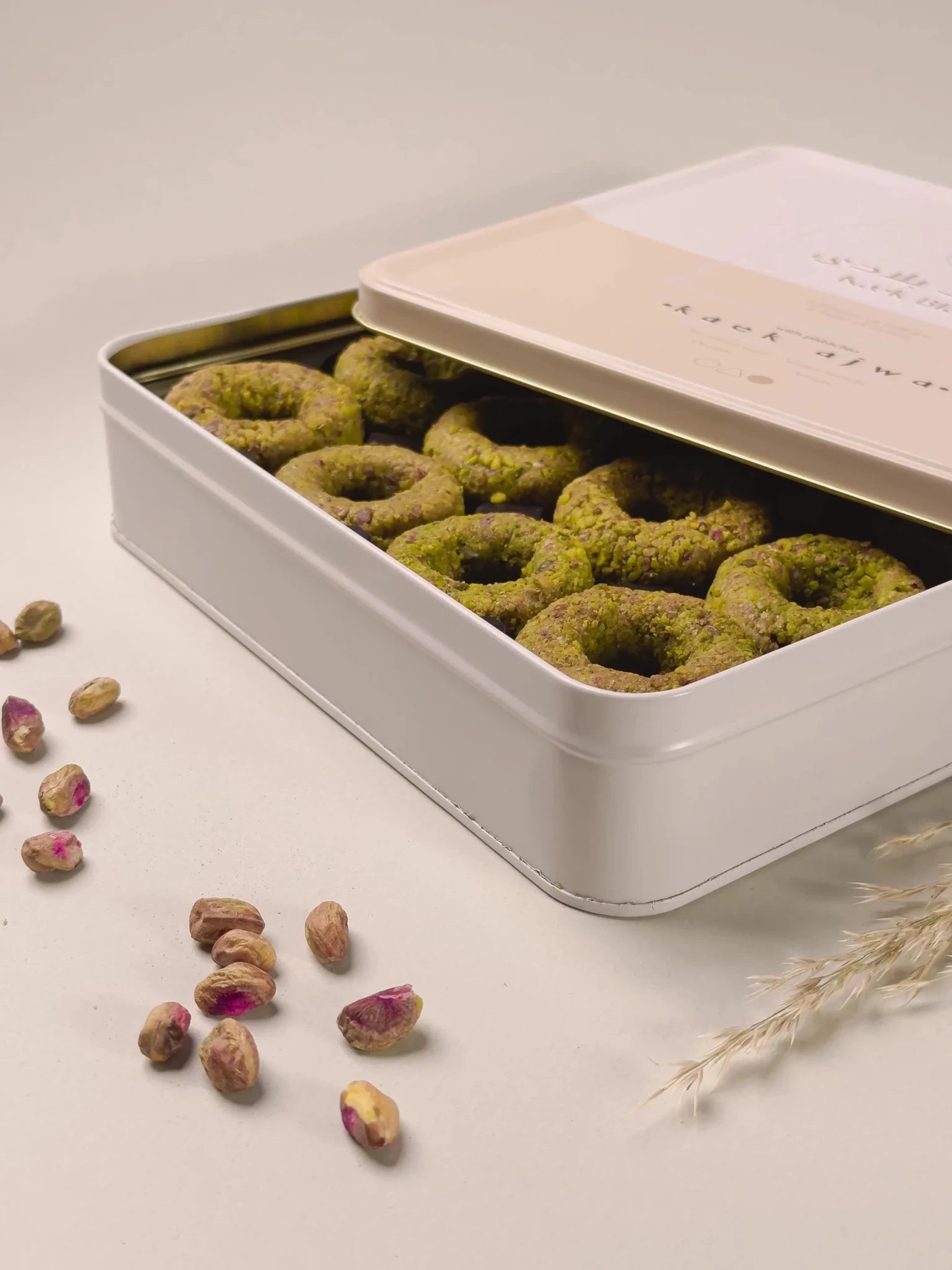 KAEK AJWA WITH PISTACHIO - KAEK BLADY - MIRA Y MANO