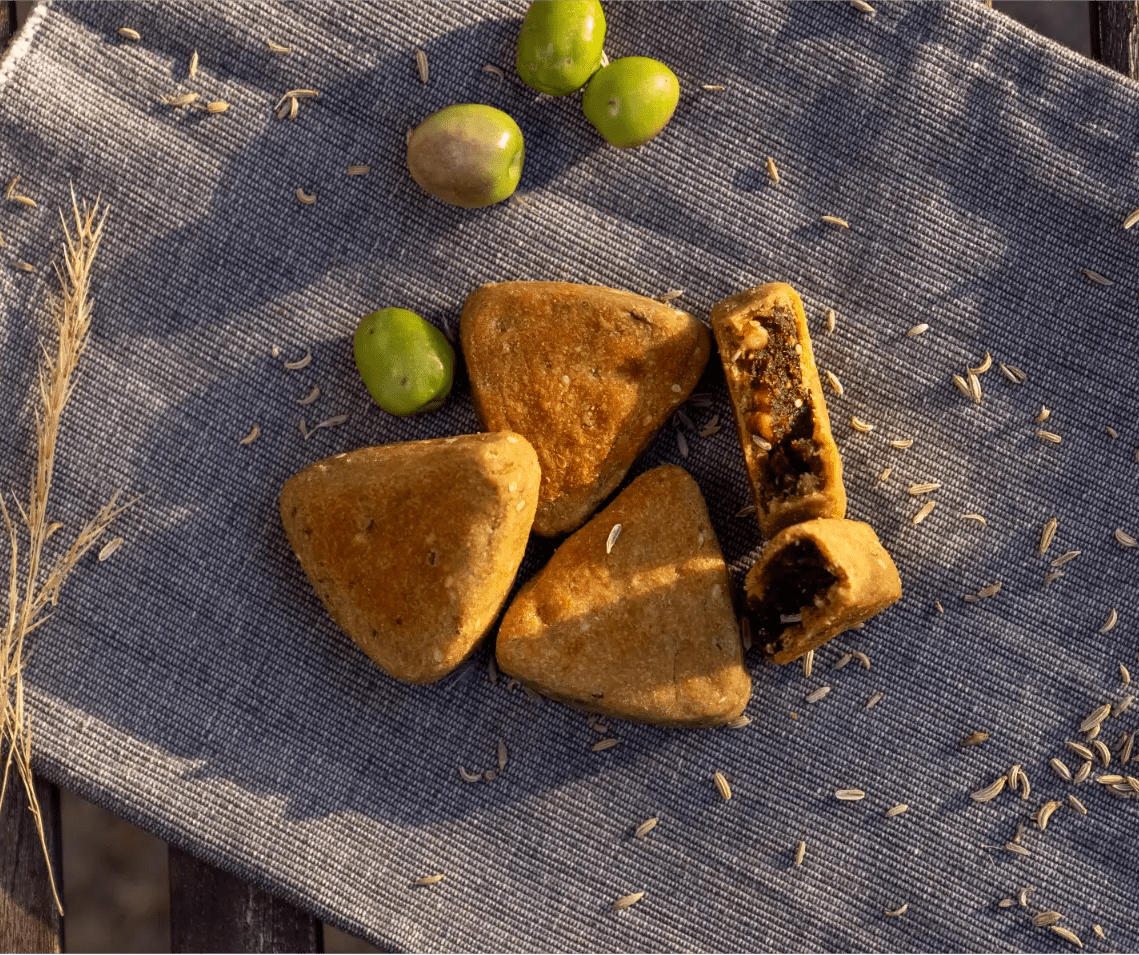 KAEK AJWA WITH WALNUTS - KAEK BLADY - MIRA Y MANO