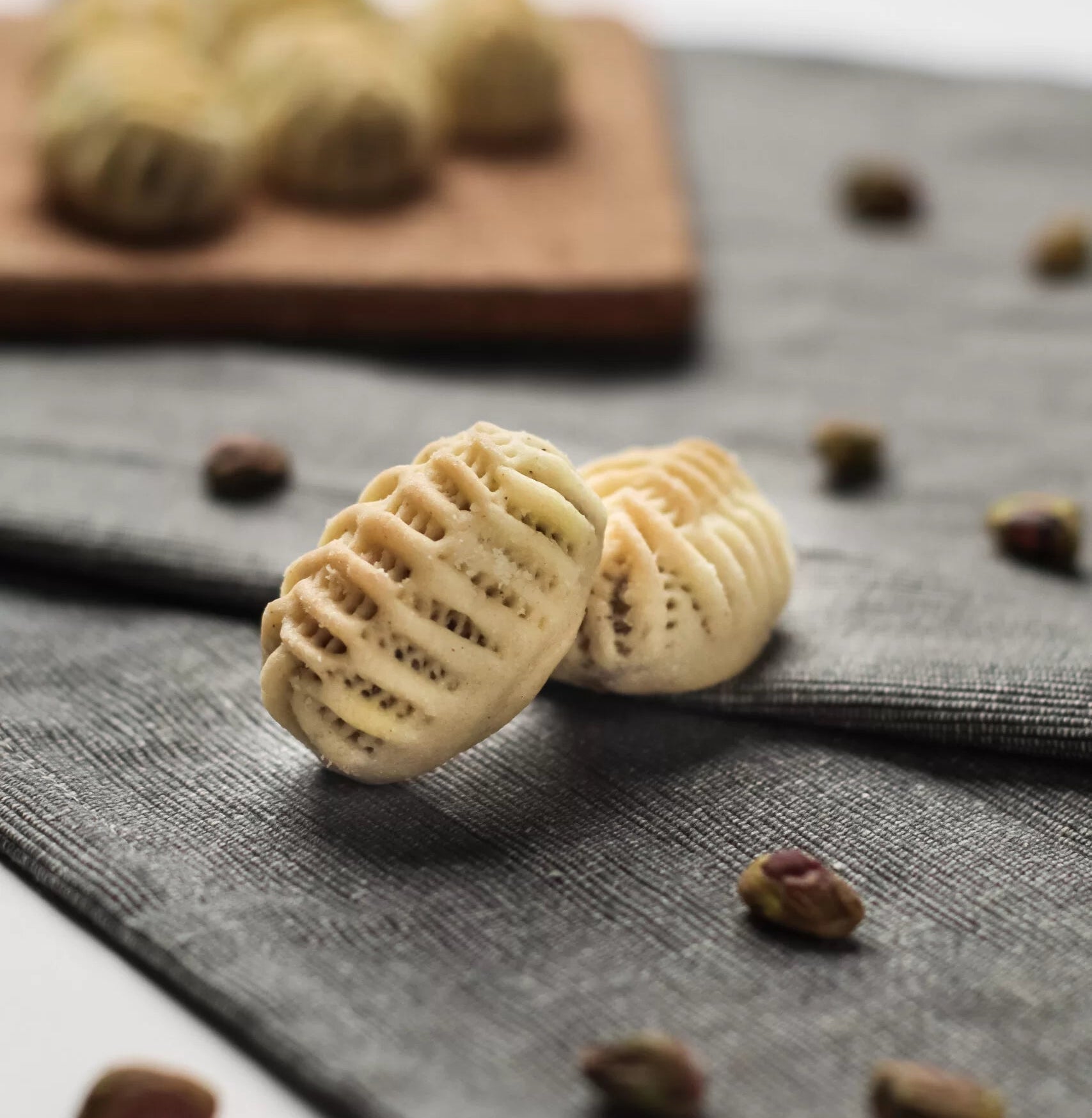 KAEK SEMOLINA WITH PISTACHIO - KAEK BLADY - MIRA Y MANO