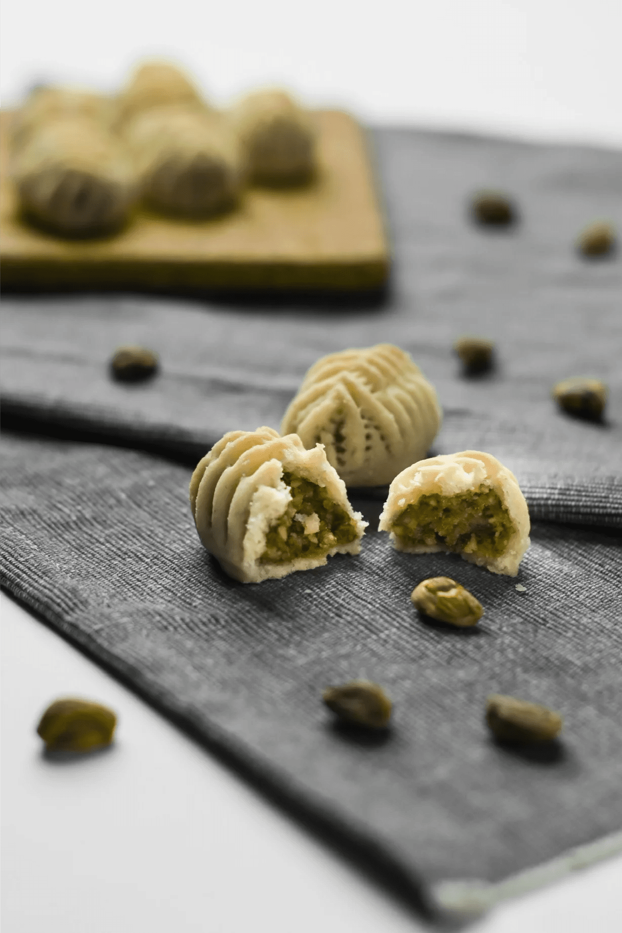 KAEK SEMOLINA WITH PISTACHIO - KAEK BLADY - MIRA Y MANO