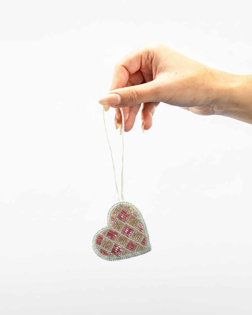 BH - 01 LILAC CHECKERED HEART CHARM - KHAM - MIRA Y MANO