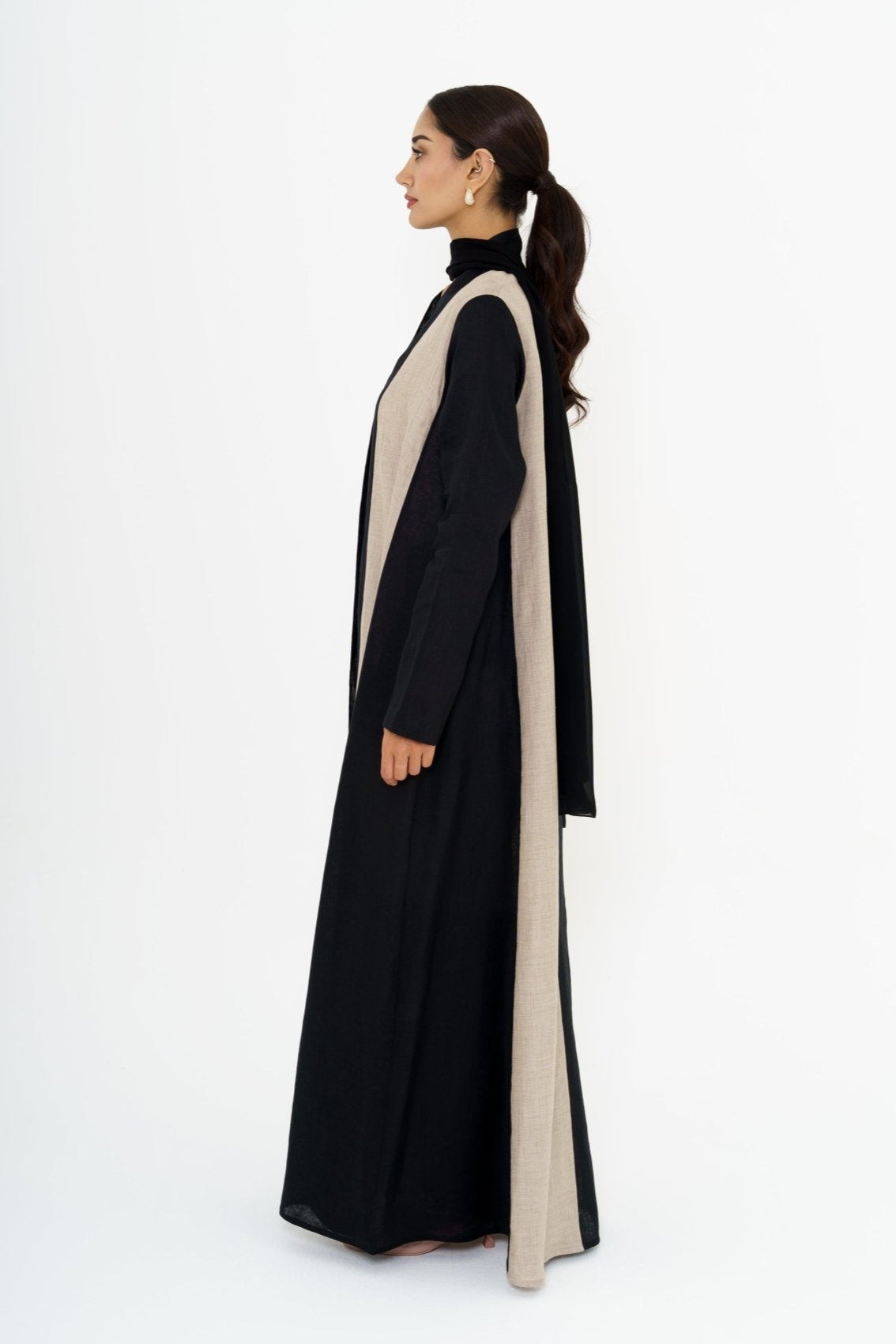 CJ - 01 CELESTE JET ABAYA - KHAM - MIRA Y MANO