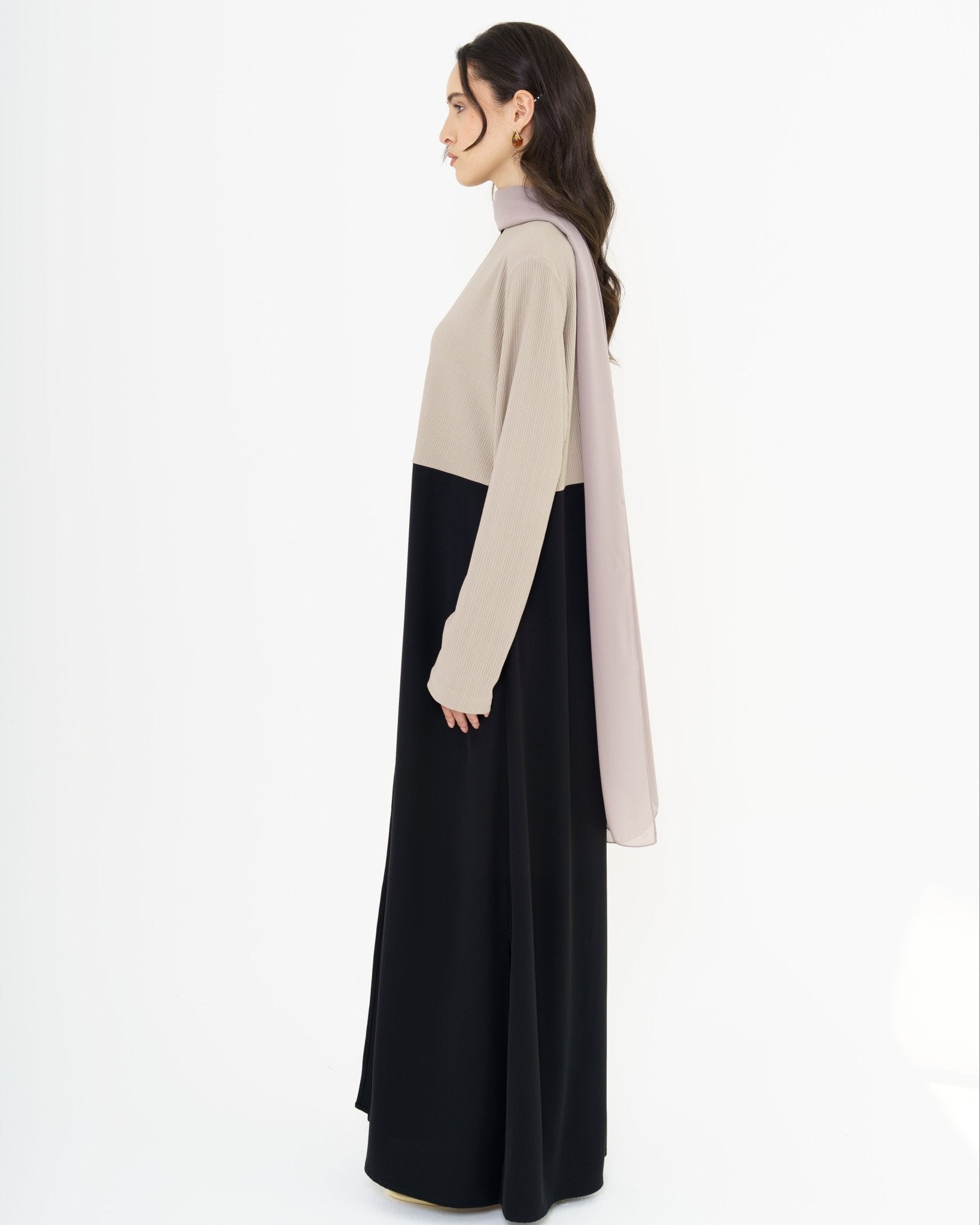 FREYA STRAWBERRY ABAYA - KHAM - MIRA Y MANO