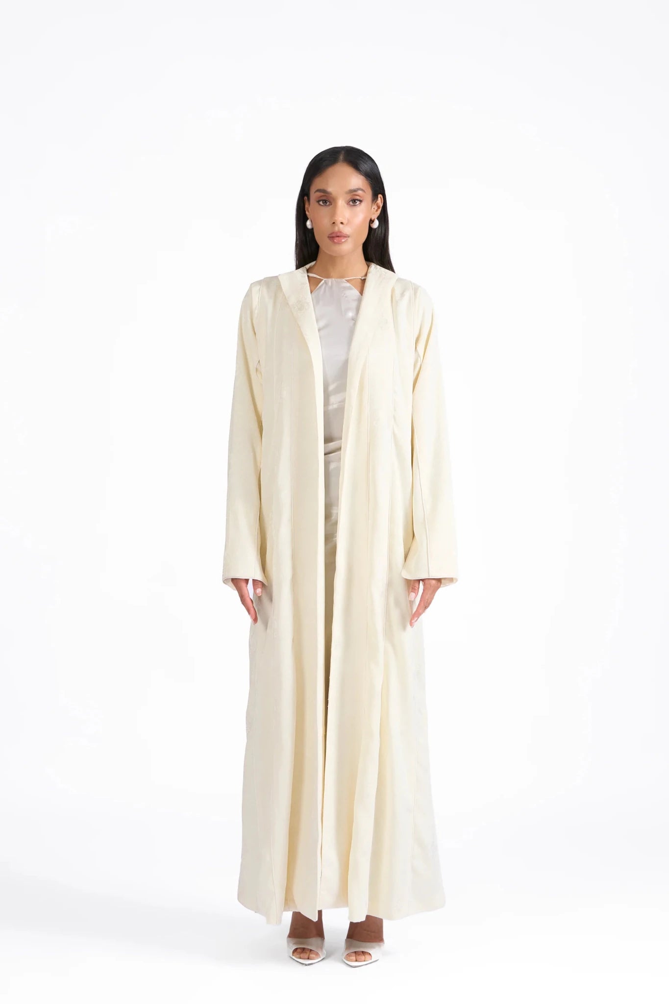 CREAM BLOOM ABAYA - LA SOIIE - MIRA Y MANO