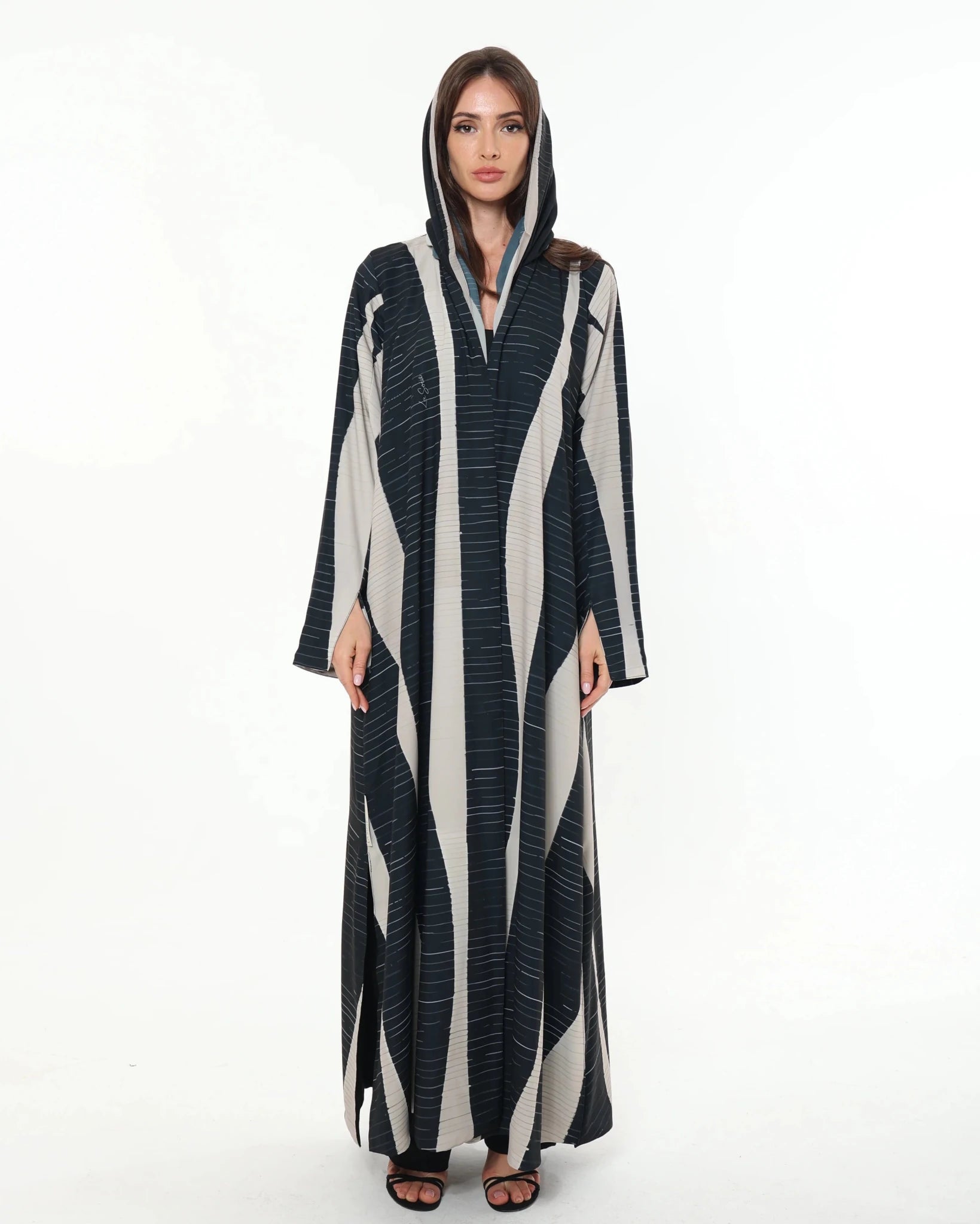DESERT WAVE ABAYA - LA SOIIE - MIRA Y MANO
