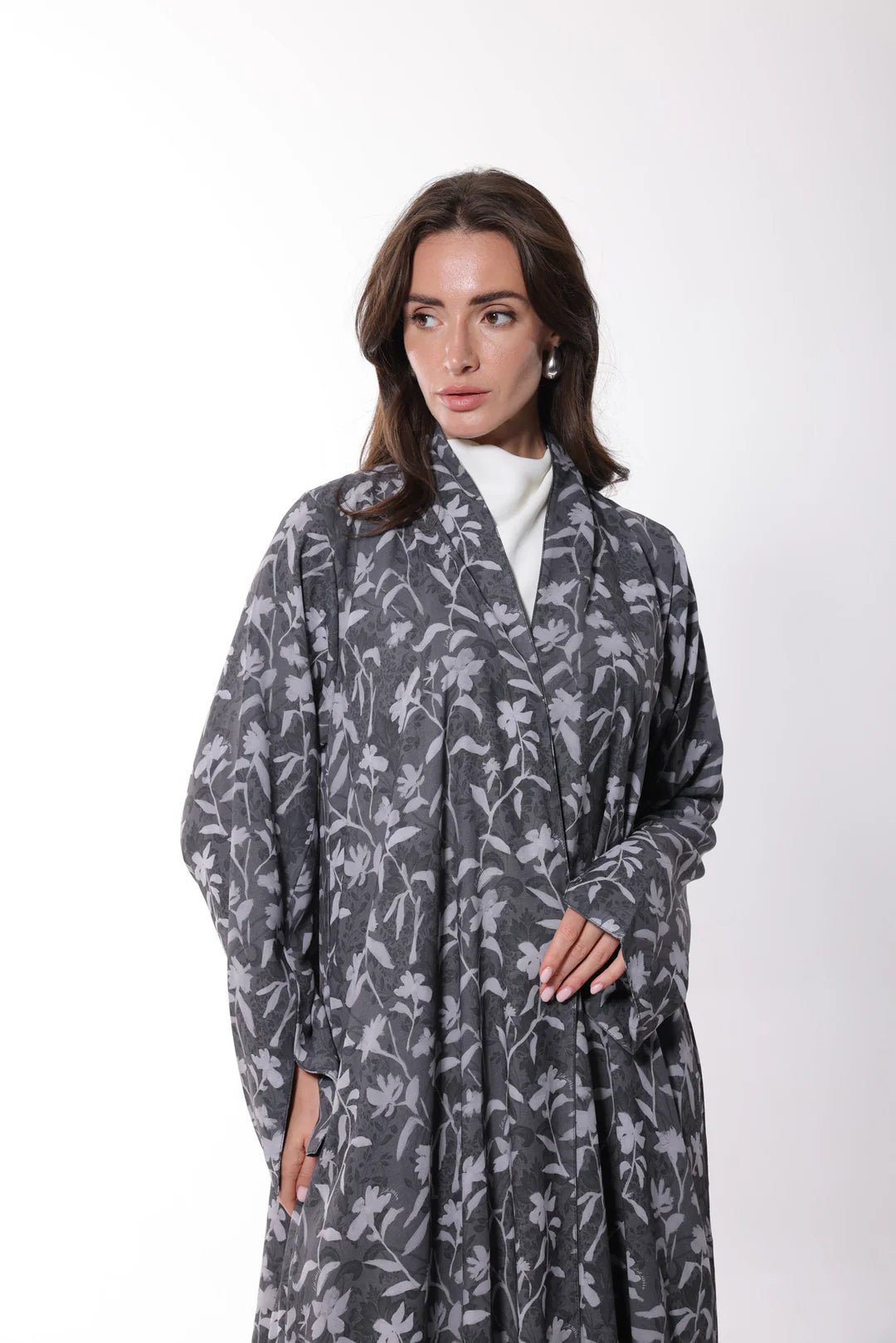 GRAPHITE BLOOM ABAYA - LA SOIIE - MIRA Y MANO