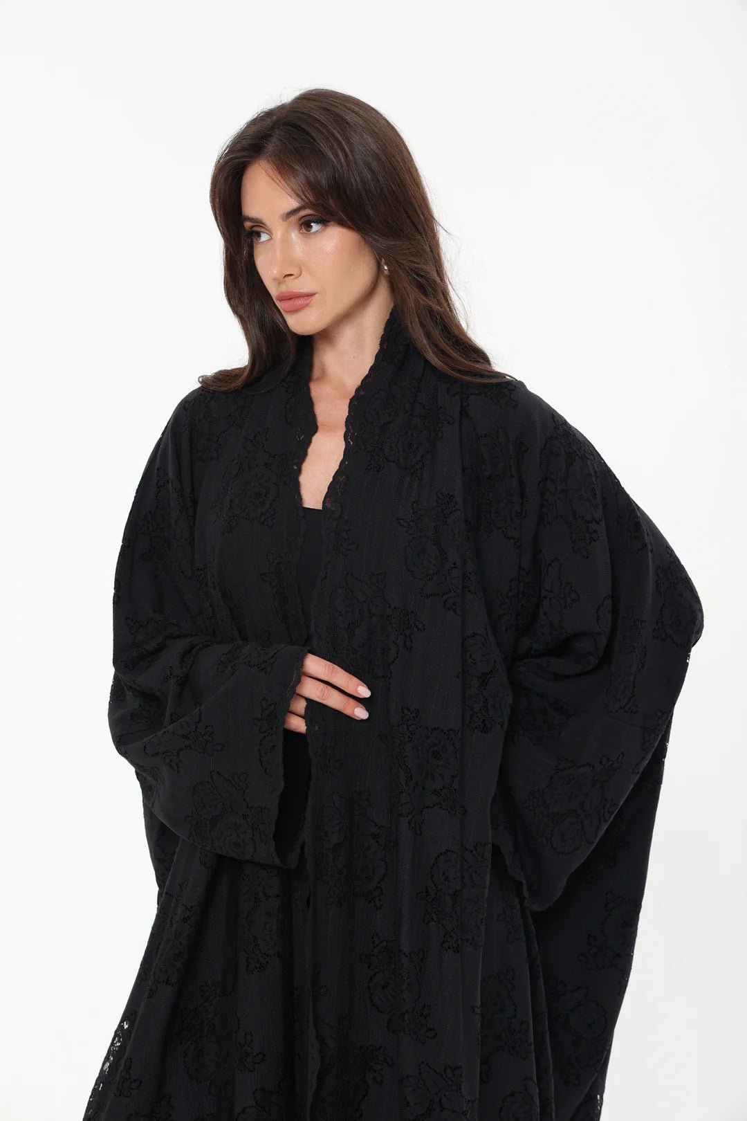 LACE BISHT ABAYA - LA SOIIE - MIRA Y MANO