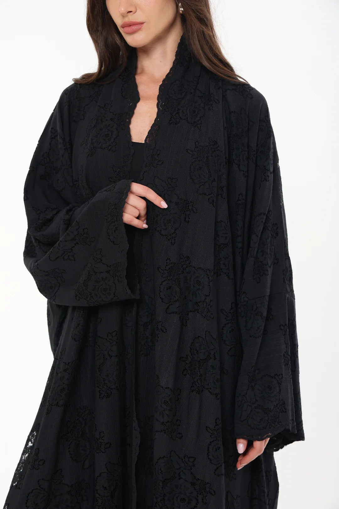 LACE BISHT ABAYA - LA SOIIE - MIRA Y MANO