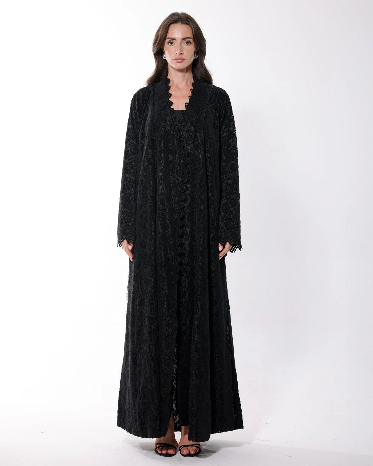 M 091 - Black Velvet Abaya - MIRA Y MANO