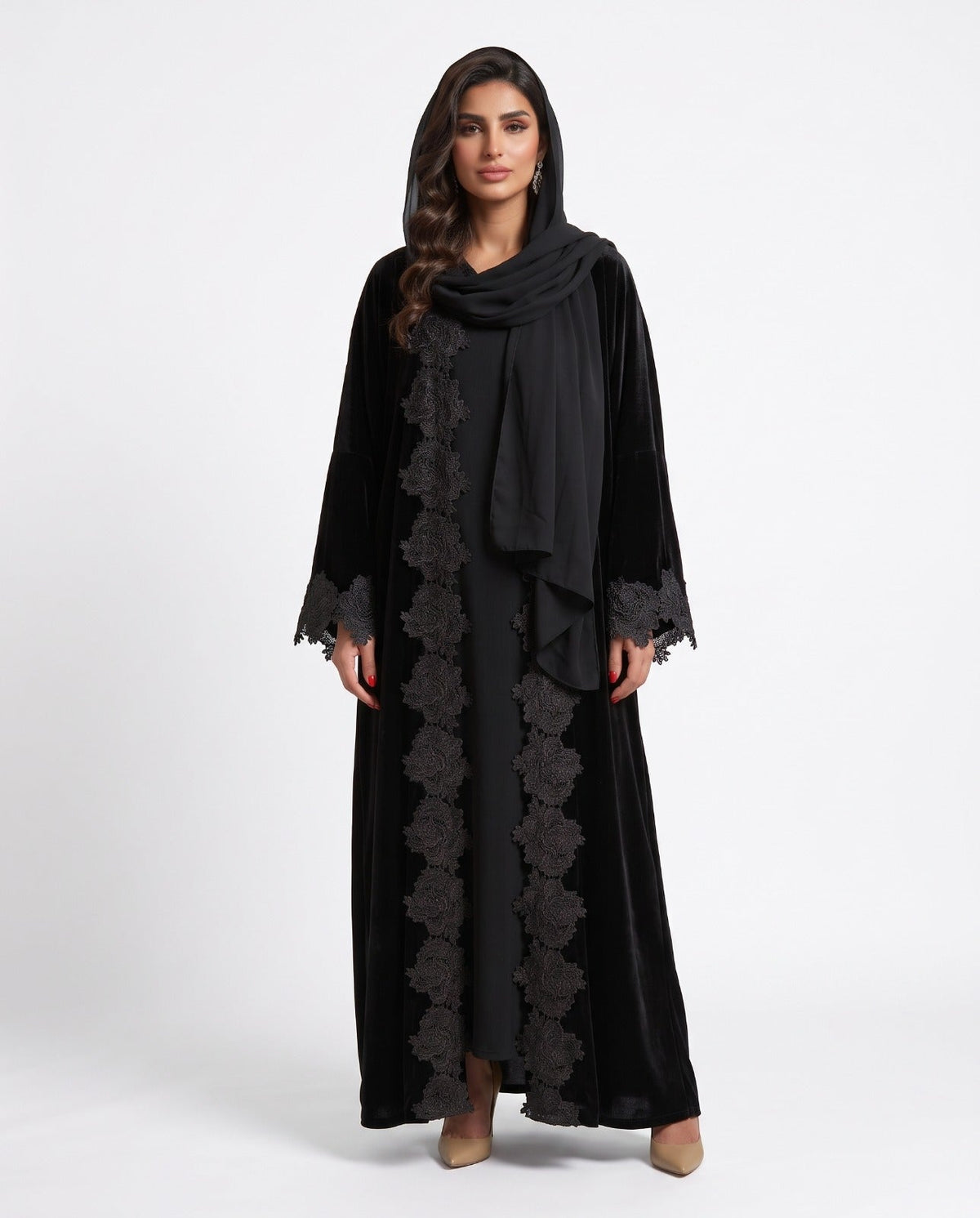 M 100 - Black Velvet Abaya - MIRA Y MANO