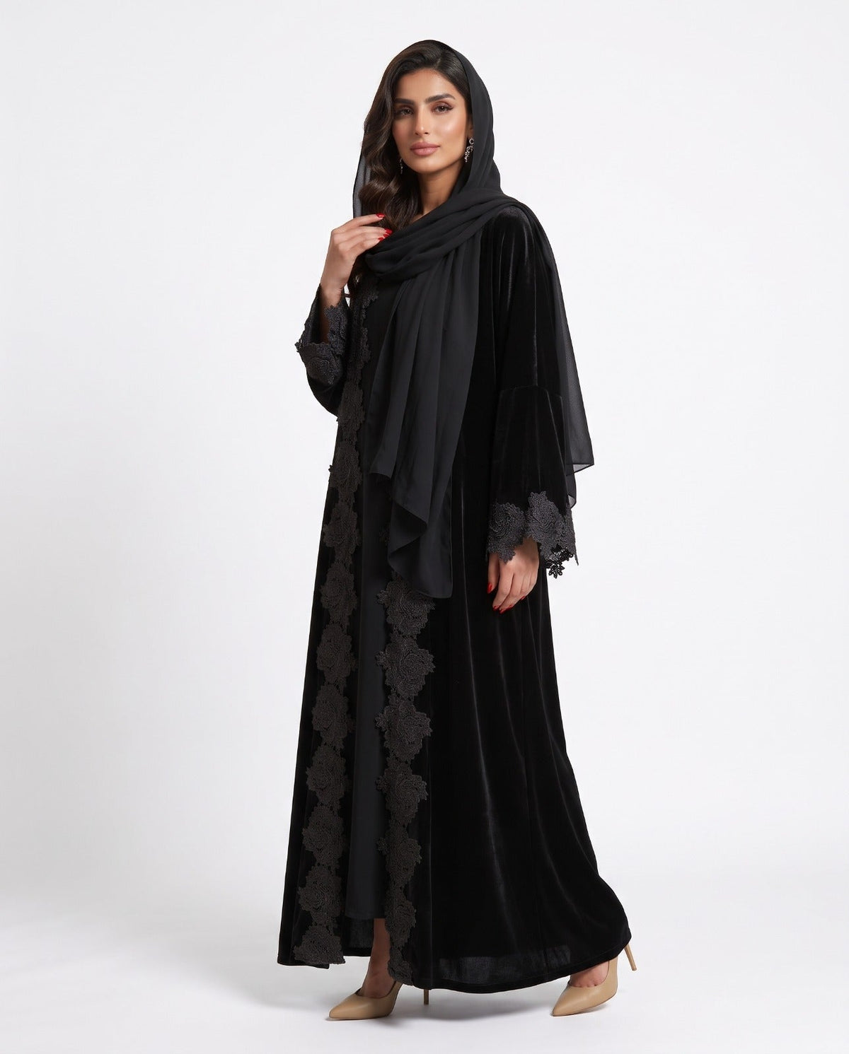 M 100 - Black Velvet Abaya - MIRA Y MANO