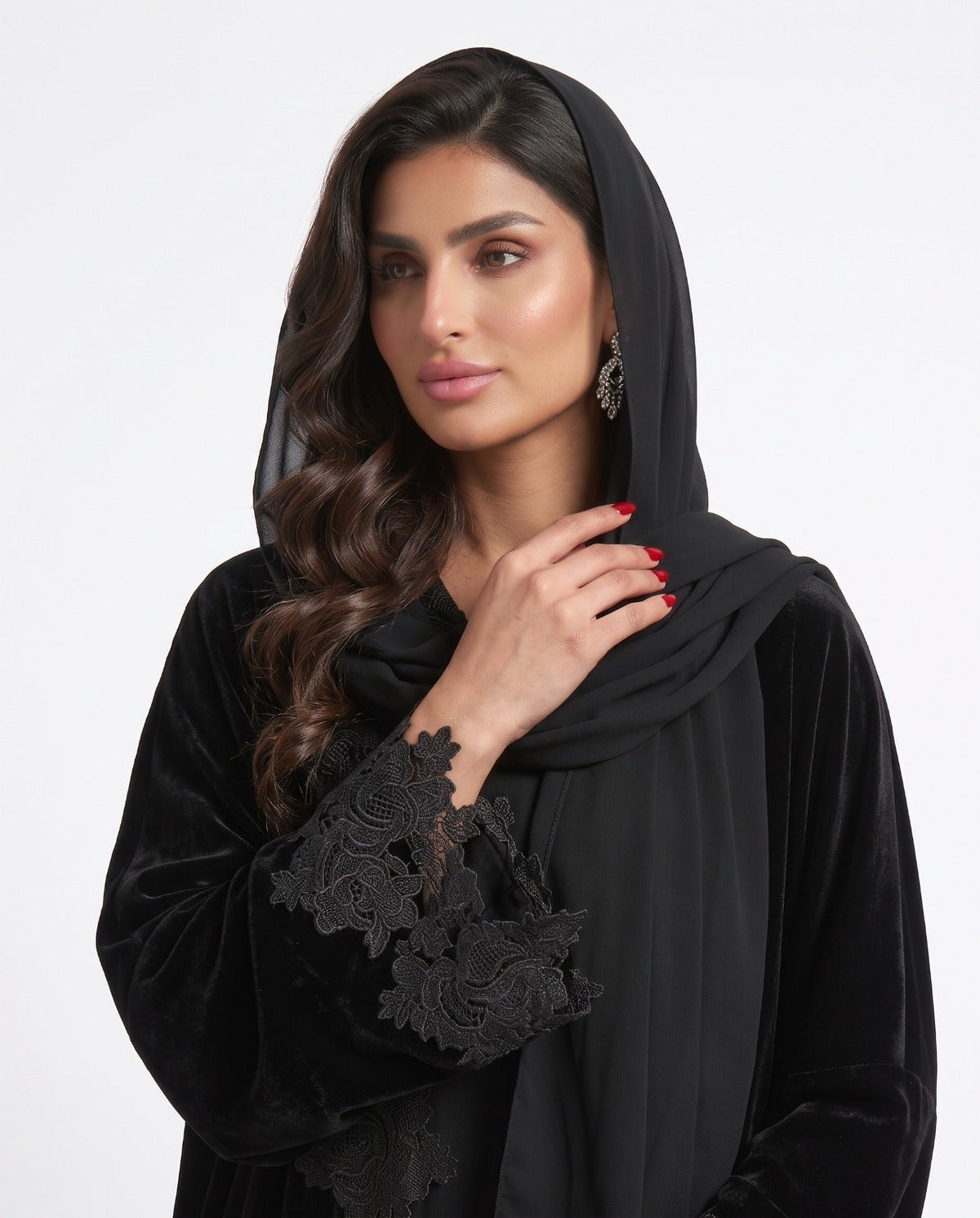 M 100 - Black Velvet Abaya - MIRA Y MANO