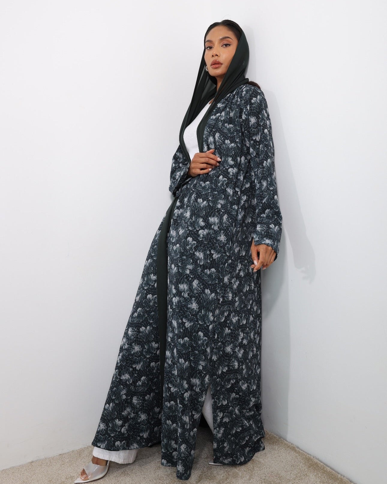 S 112 ABAYA - LA SOIIE - MIRA Y MANO