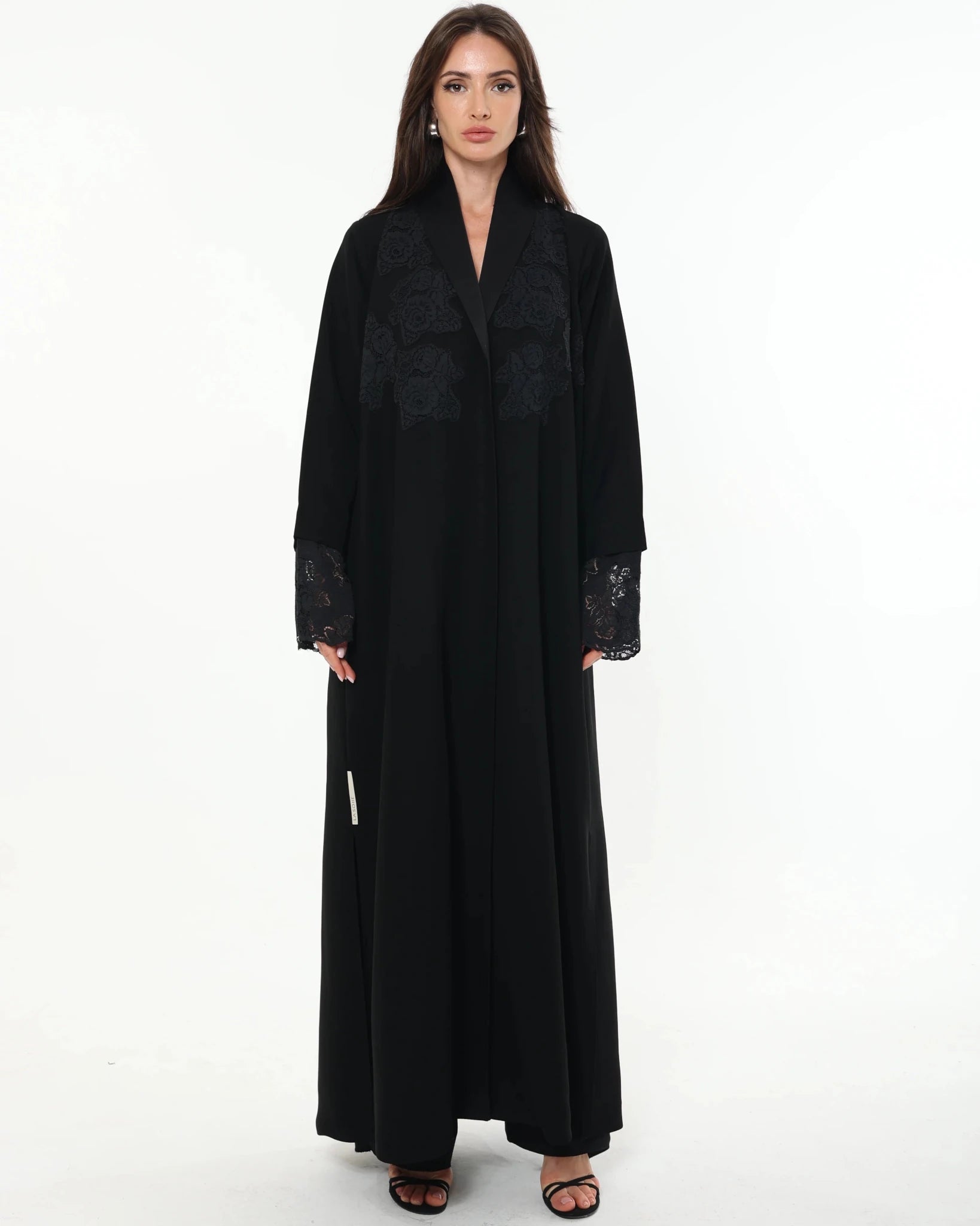 TIMELESS LESS ABAYA - LA SOIIE - MIRA Y MANO