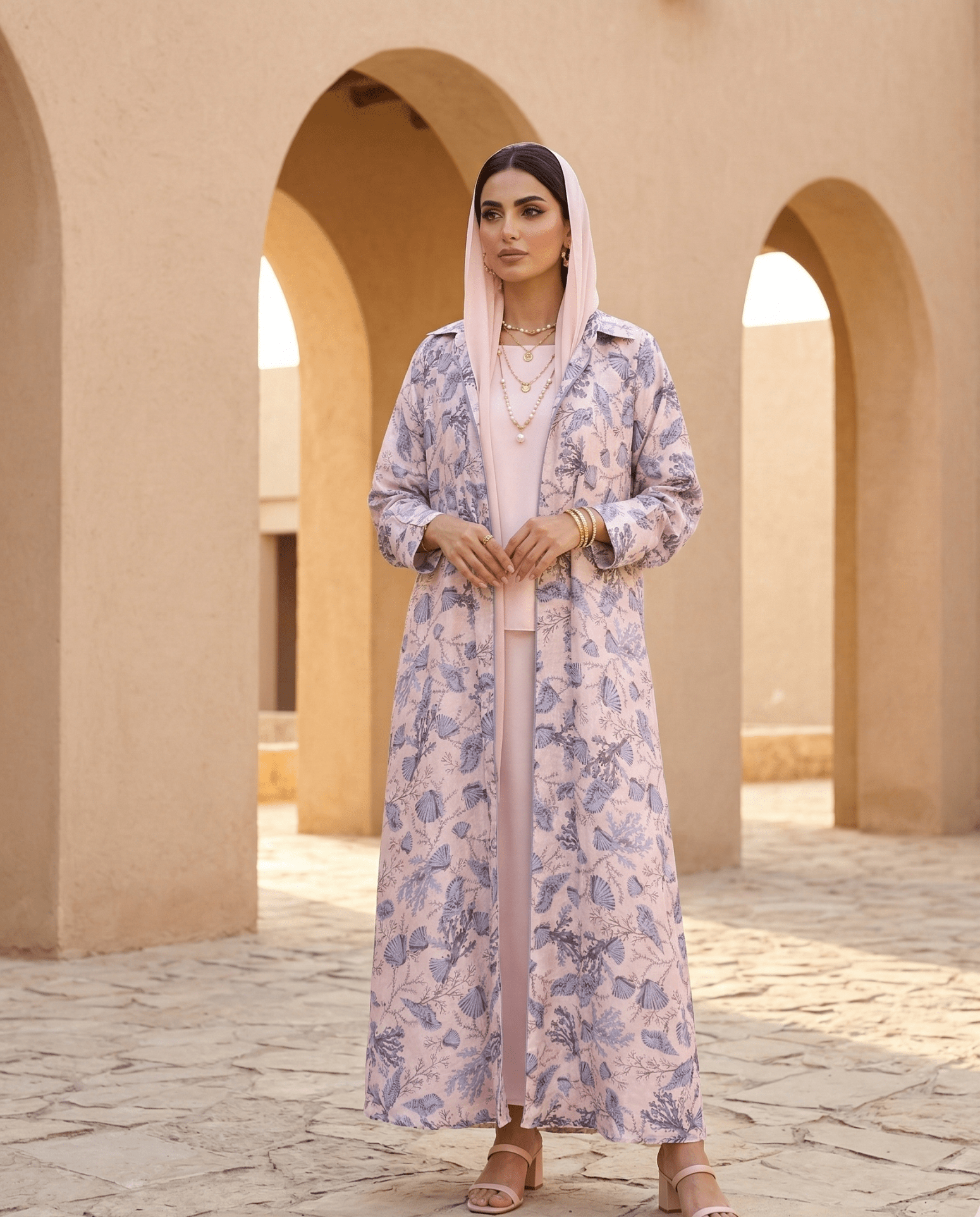 LA01053 - PP ABAYA - LAILA AL AWADHI - MIRA Y MANO