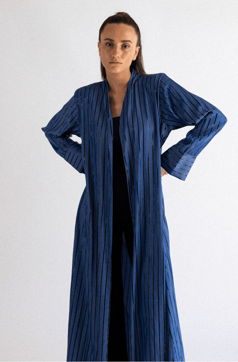 LA01128 - BL ABAYA - LAILA AL AWADHI - MIRA Y MANO