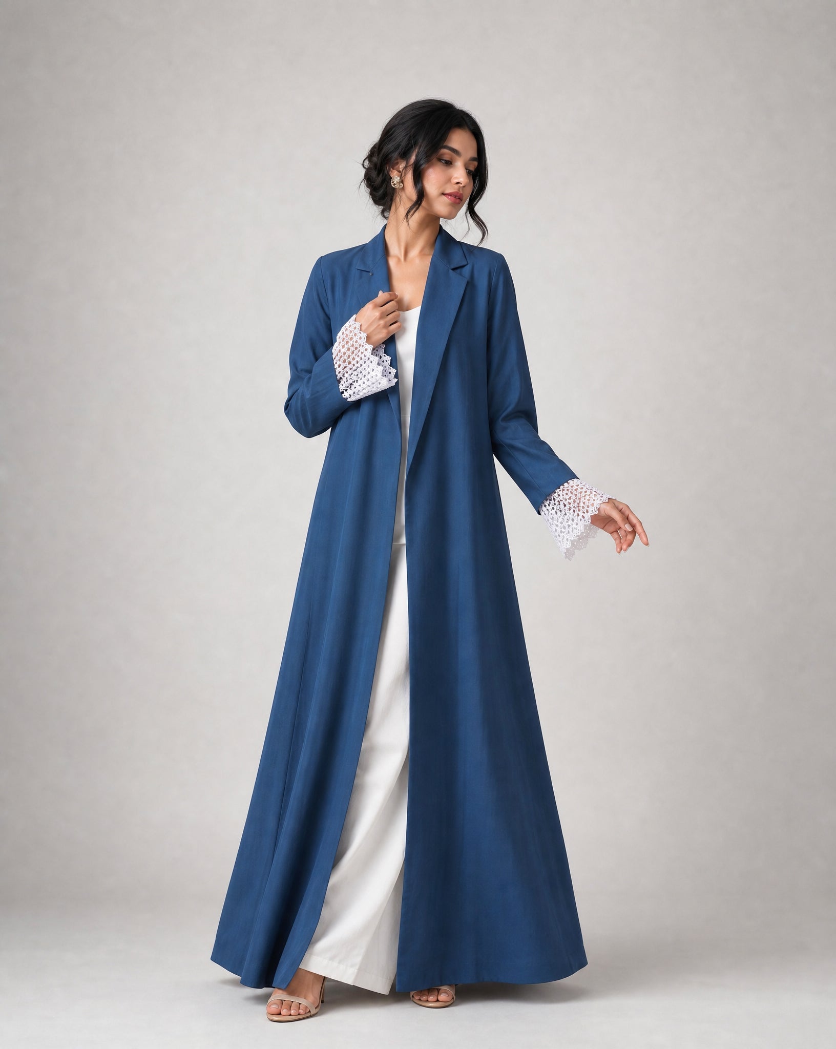 LA01147-DB ABAYA - LAILA AL AWADHI - MIRA Y MANO