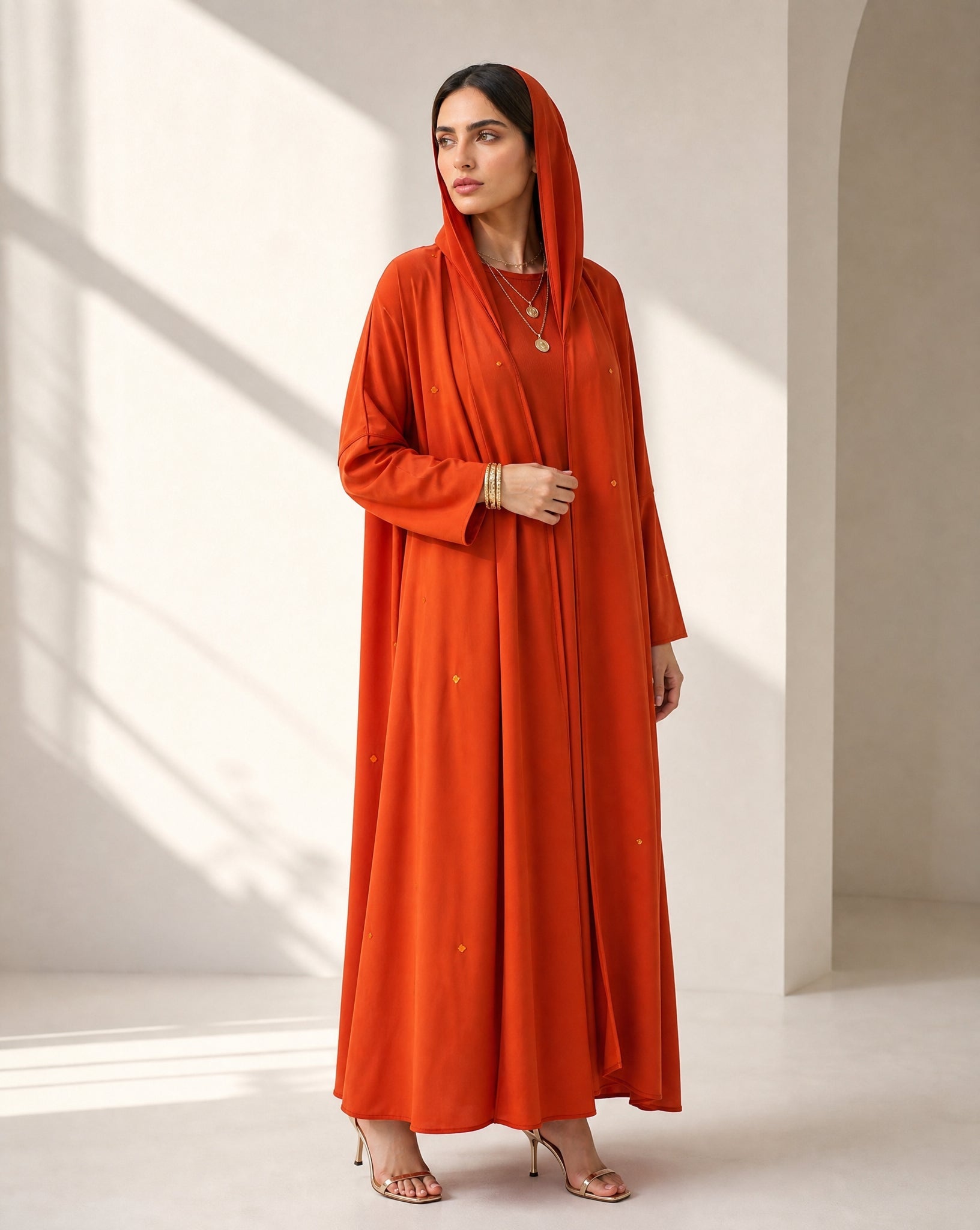 LA01149-OR ABAYA - LAILA AL AWADHI - MIRA Y MANO