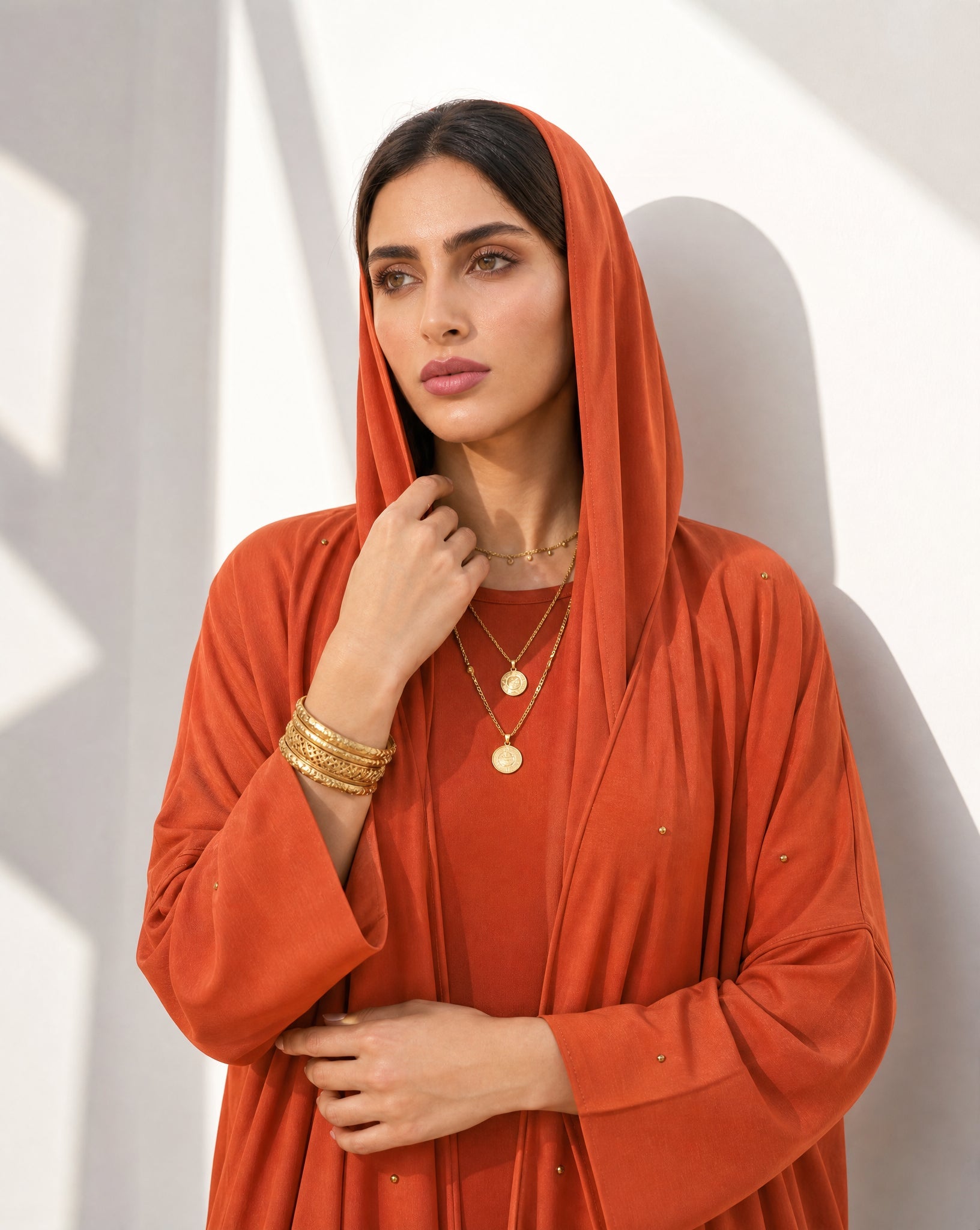 LA01149-OR ABAYA - LAILA AL AWADHI - MIRA Y MANO