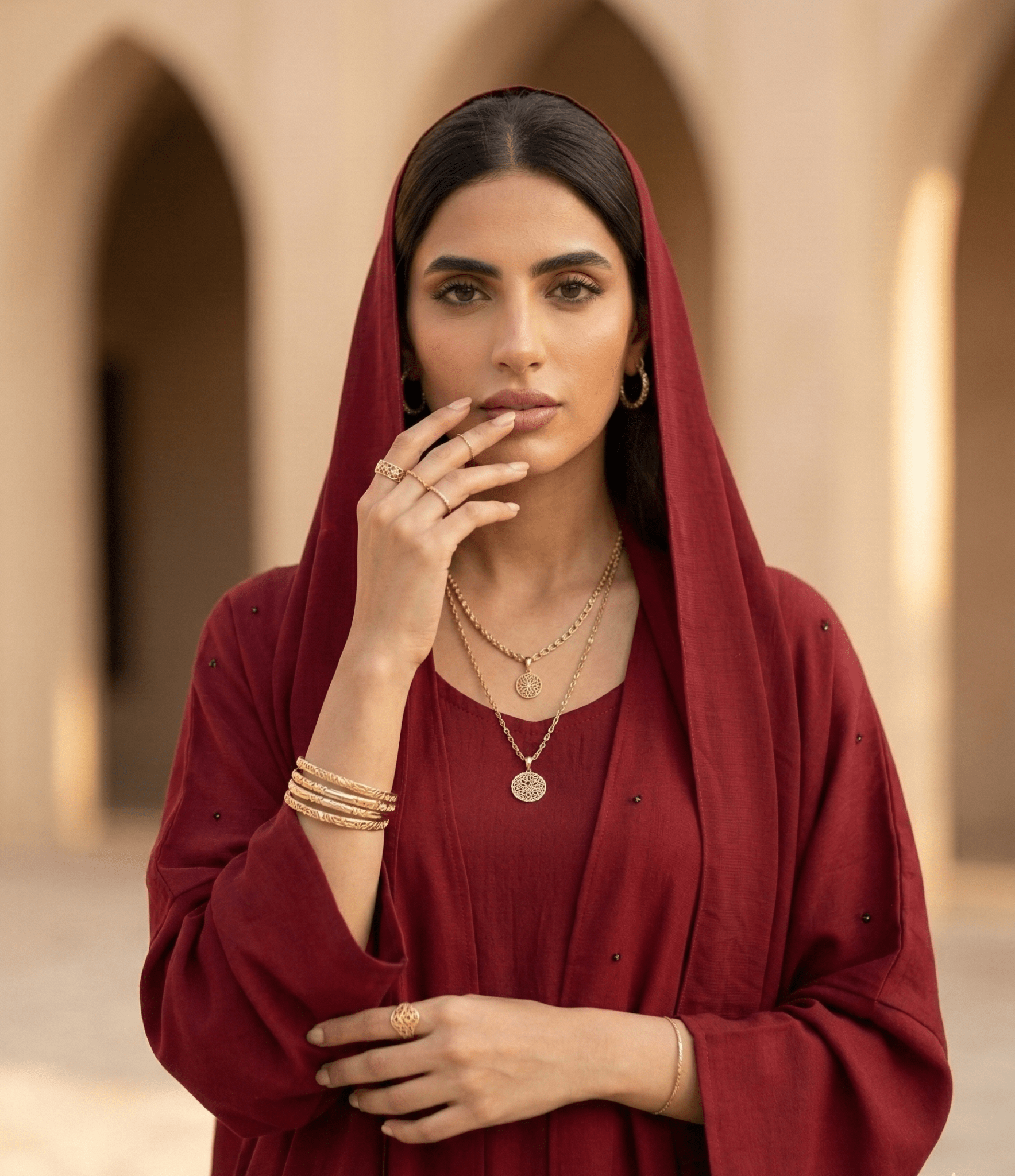 LA01149 - RE ABAYA - LAILA AL AWADHI - MIRA Y MANO