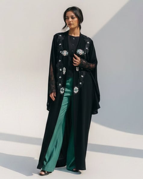 LA01162-BL ABAYA - LAILA AL AWADHI - MIRA Y MANO