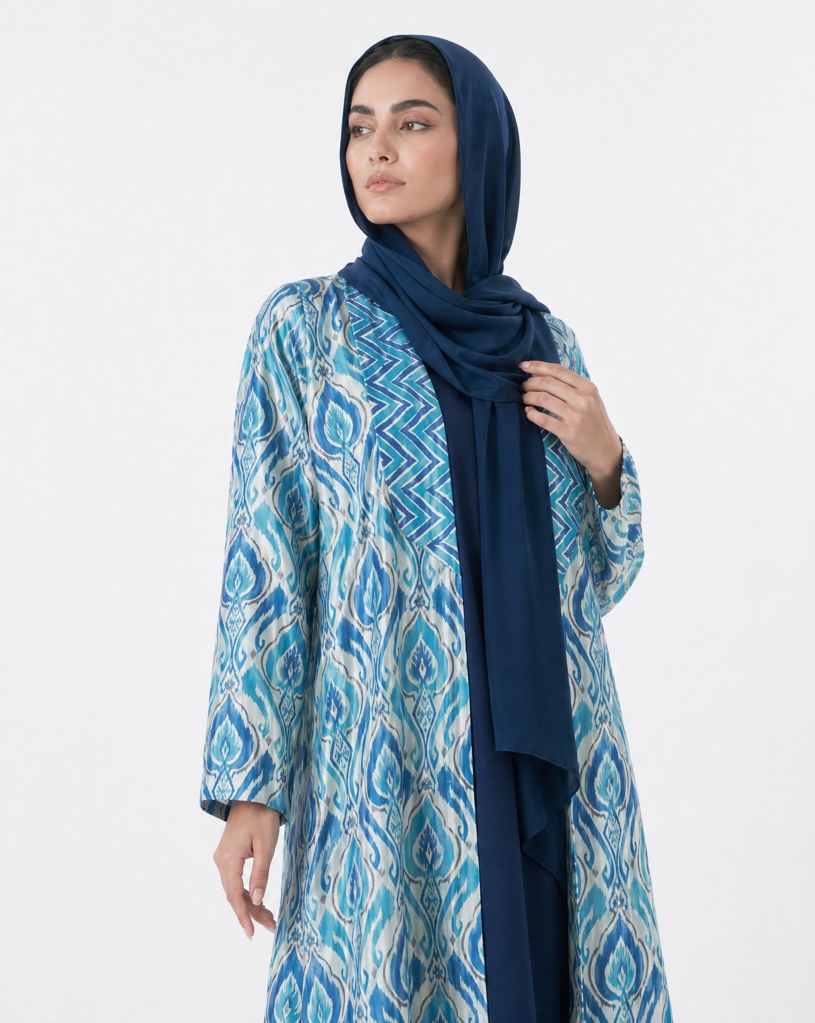 LA01164 - BL ABAYA - LAILA AL AWADHI - MIRA Y MANO