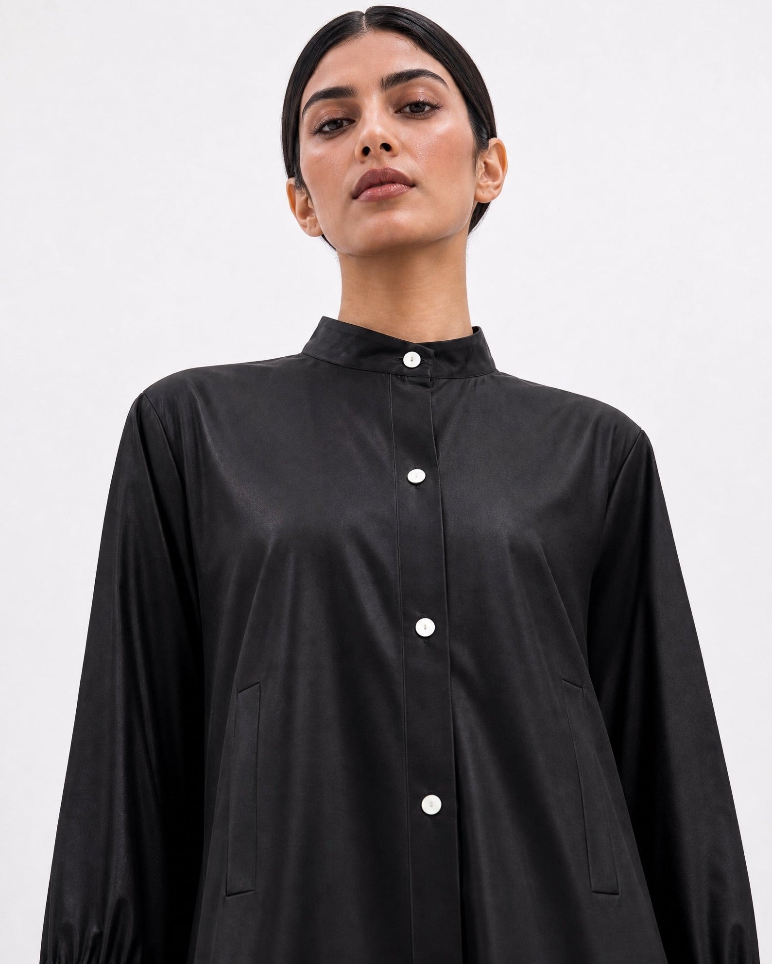 LA01193-BK – Black Polyester Abaya - LAILA AL AWADHI - MIRA Y MANO