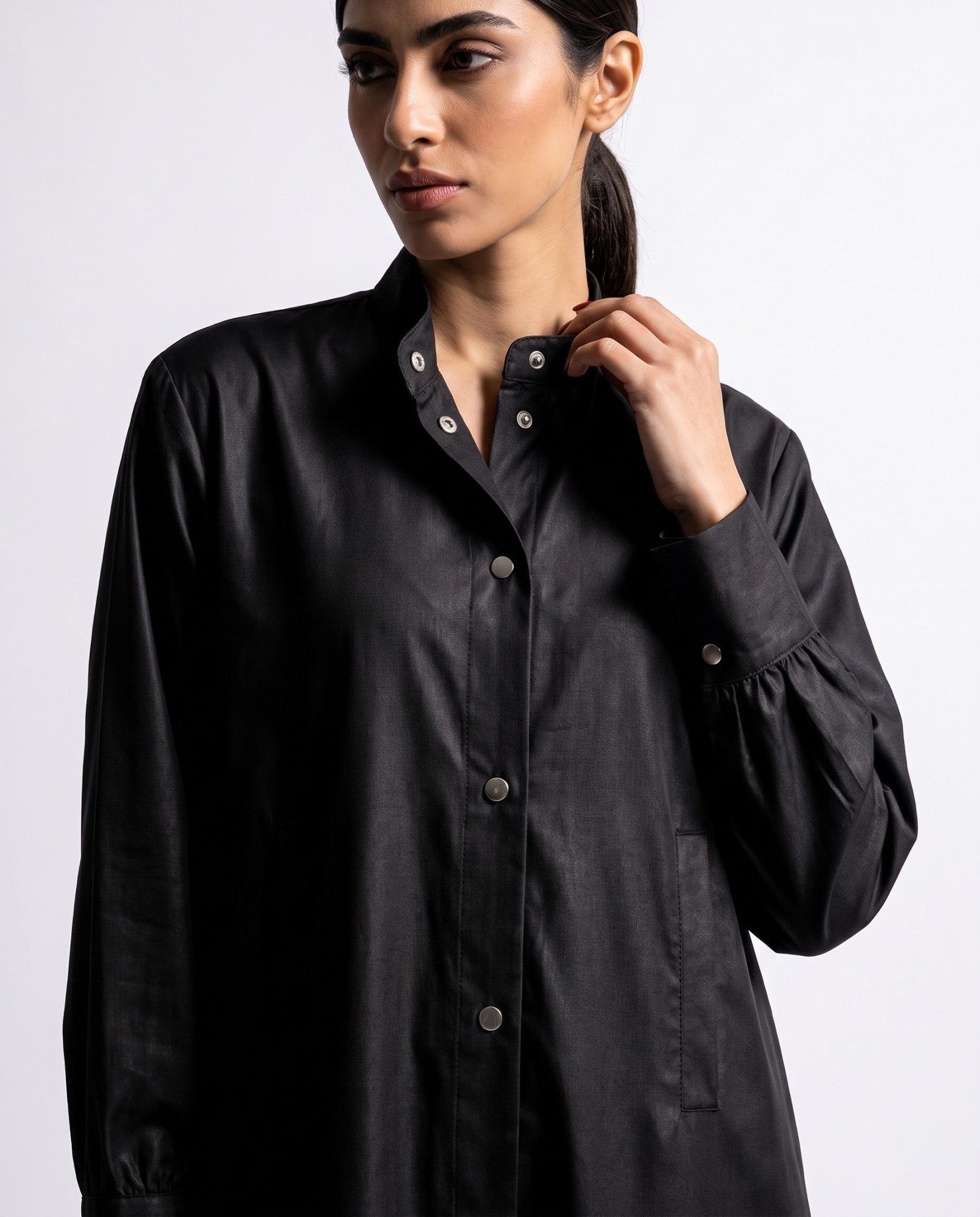 LA01193-BK – Black Polyester Abaya - LAILA AL AWADHI - MIRA Y MANO