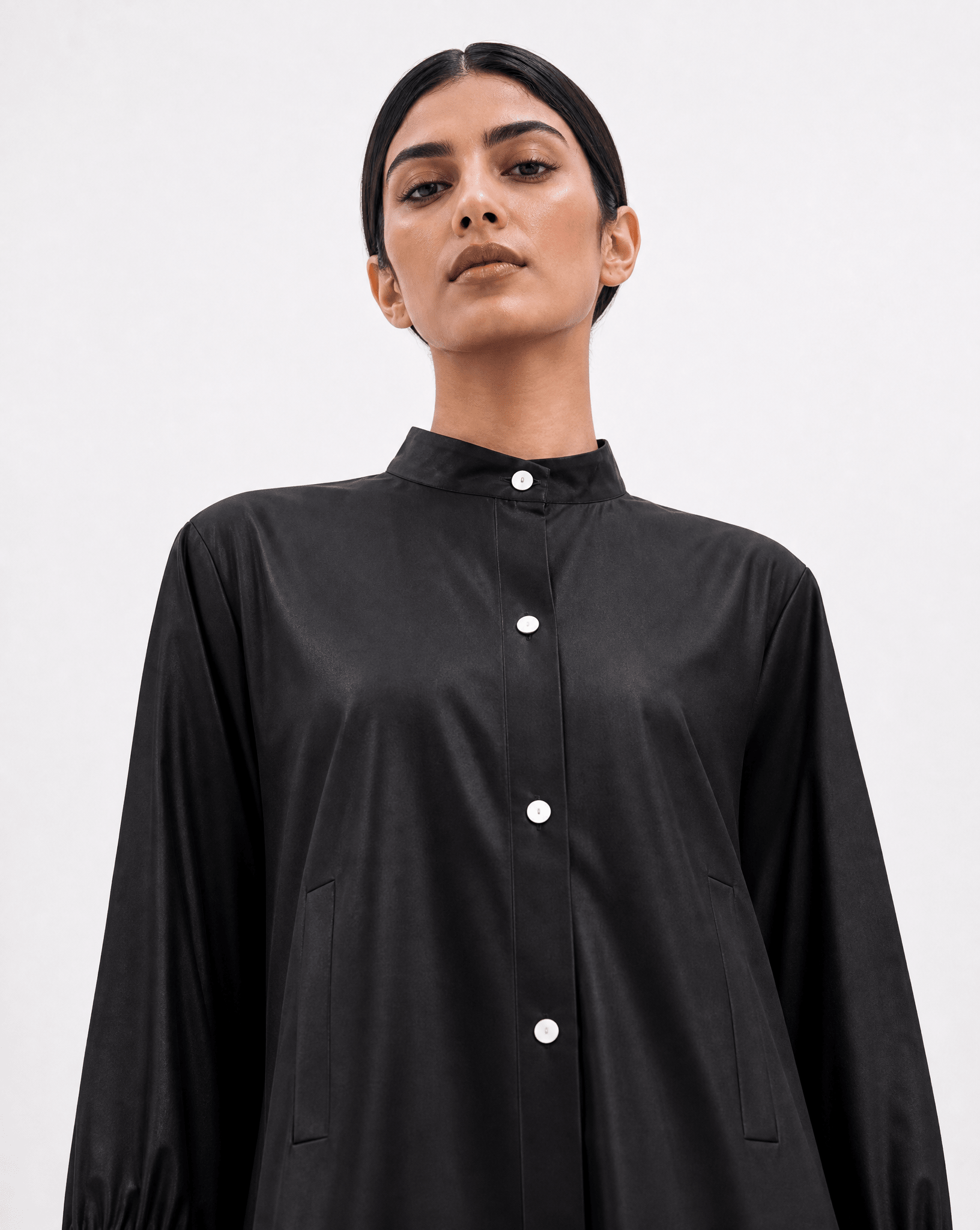 LA01193-BK – Black Polyester Abaya - LAILA AL AWADHI - MIRA Y MANO