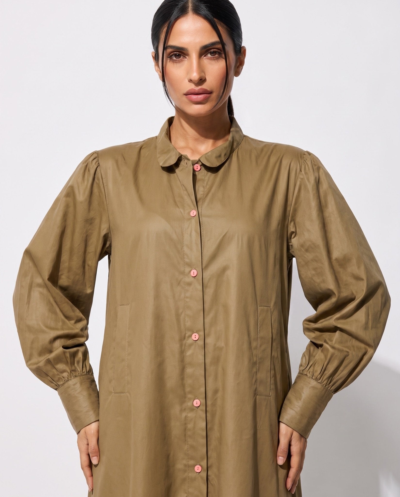 LA01193-OL – Olive Polyester Abaya - LAILA AL AWADHI - MIRA Y MANO