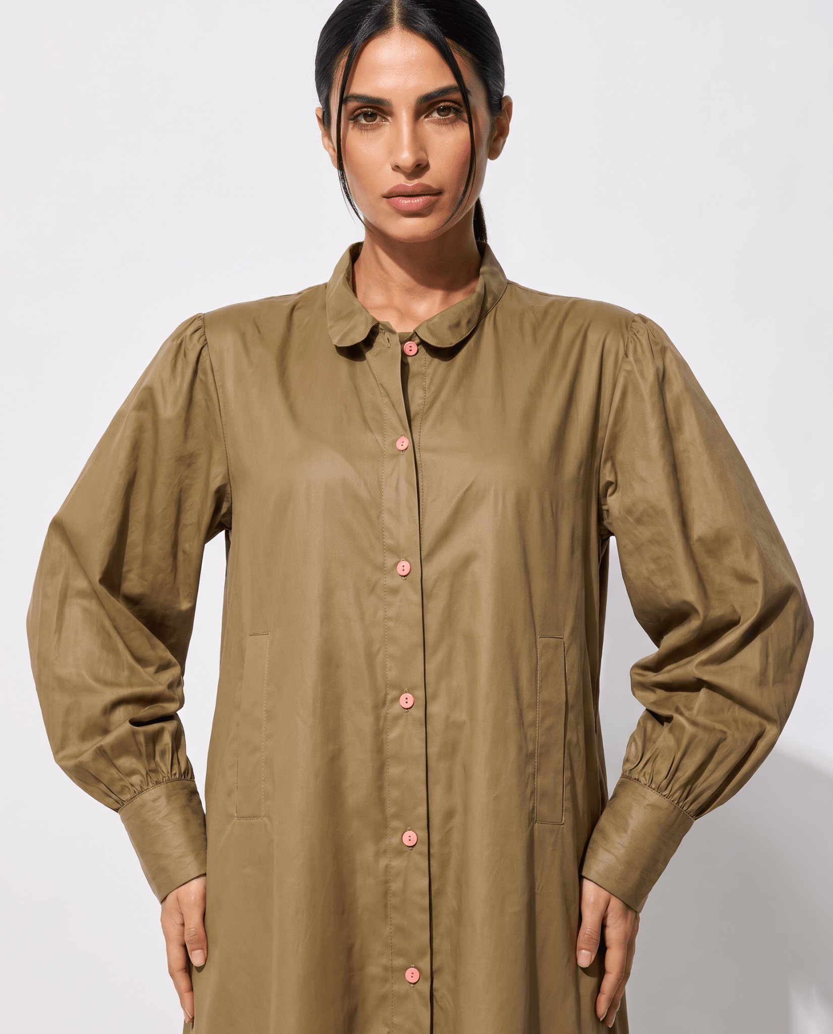 LA01193-OL – Olive Polyester Abaya - LAILA AL AWADHI - MIRA Y MANO