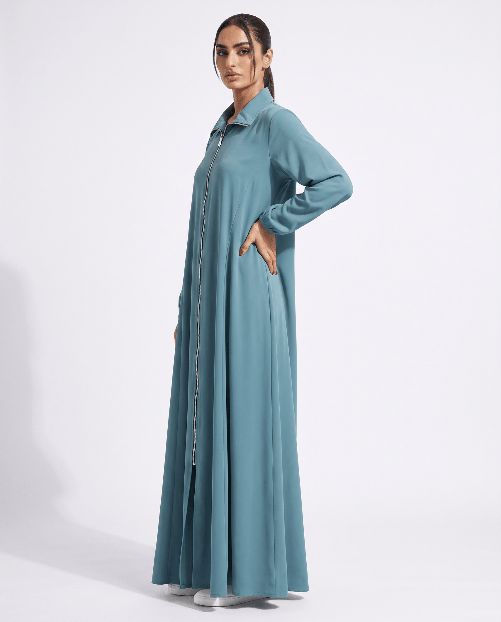 LA01193-TL – Teal Polyester Abaya - LAILA AL AWADHI - MIRA Y MANO