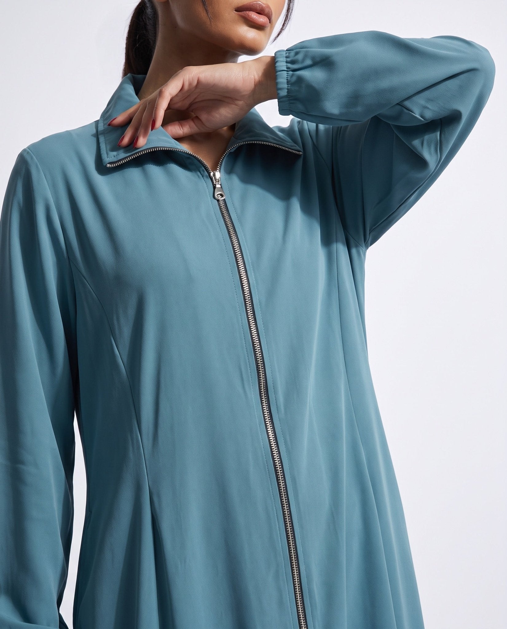 LA01193-TL – Teal Polyester Abaya - LAILA AL AWADHI - MIRA Y MANO