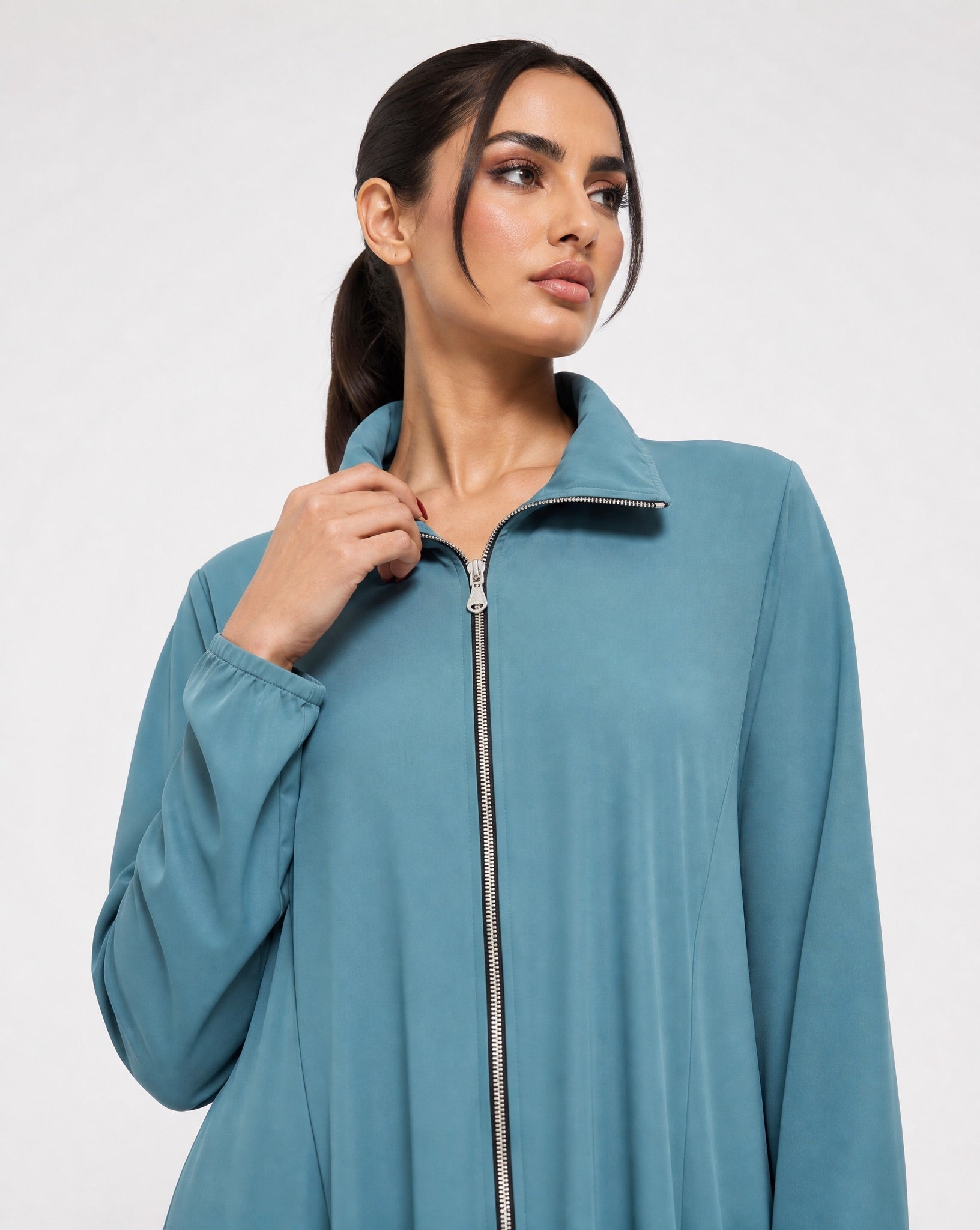 LA01193-TL – Teal Polyester Abaya - LAILA AL AWADHI - MIRA Y MANO