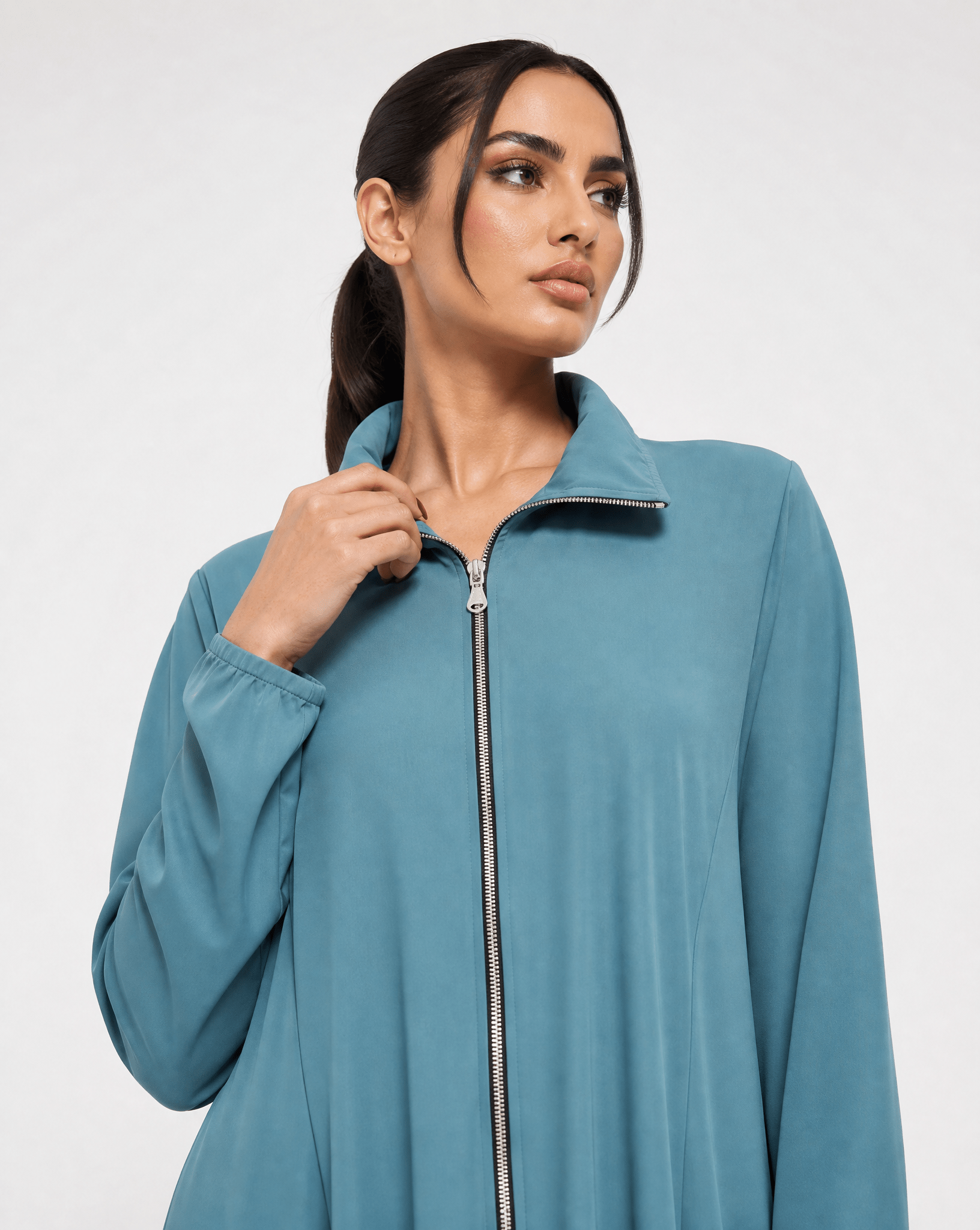 LA01193-TL – Teal Polyester Abaya - LAILA AL AWADHI - MIRA Y MANO