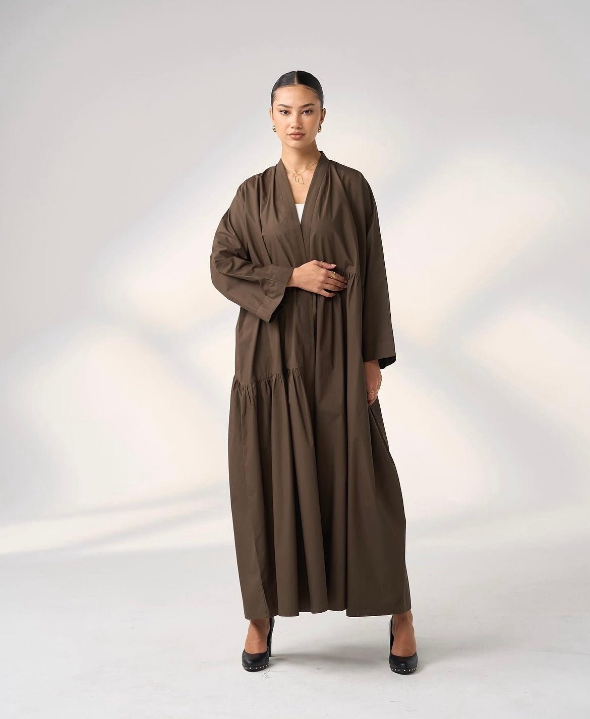 ABAYA – MIRA Y MANO