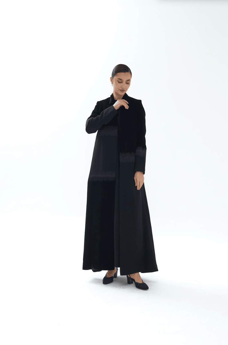 LE004 - BK ABAYA SET - MIRA Y MANO